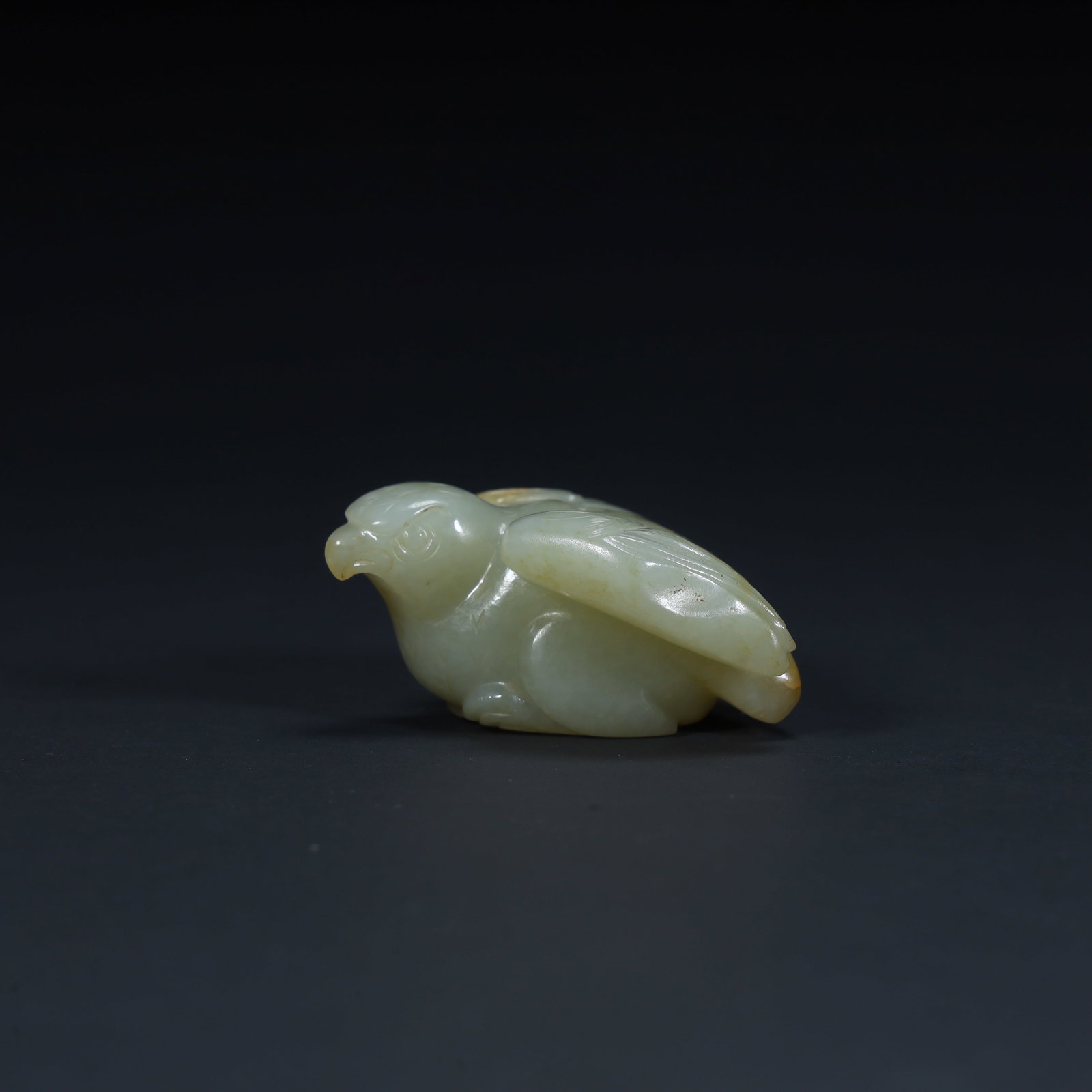 A beautiful Western Han Dynasty round carved jade eagle (1 of 12)