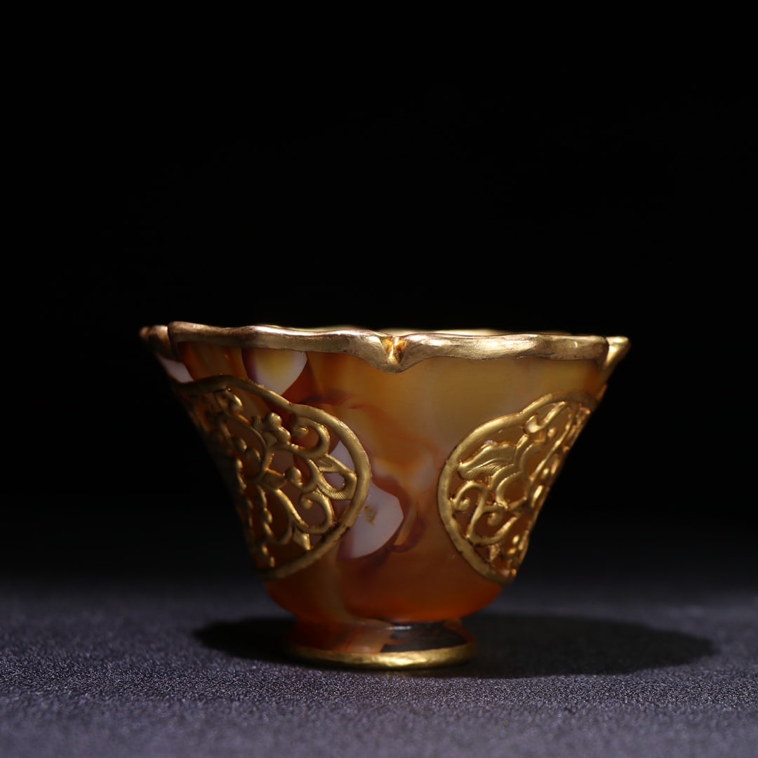 A fine old agate gilt limb - 2