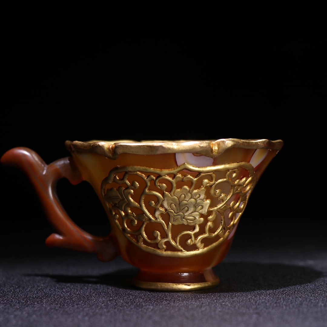 A fine old agate gilt limb - 3