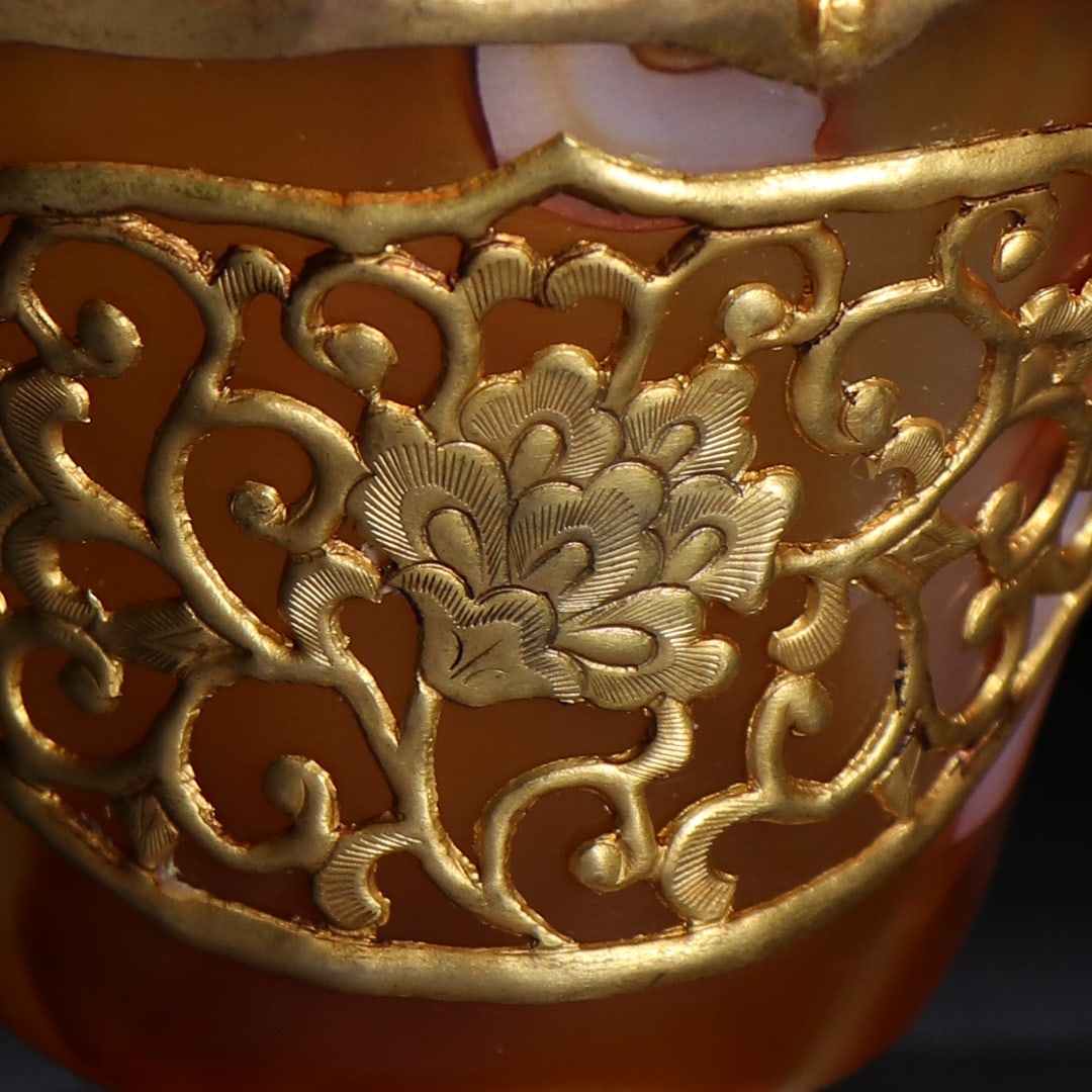A fine old agate gilt limb - 4