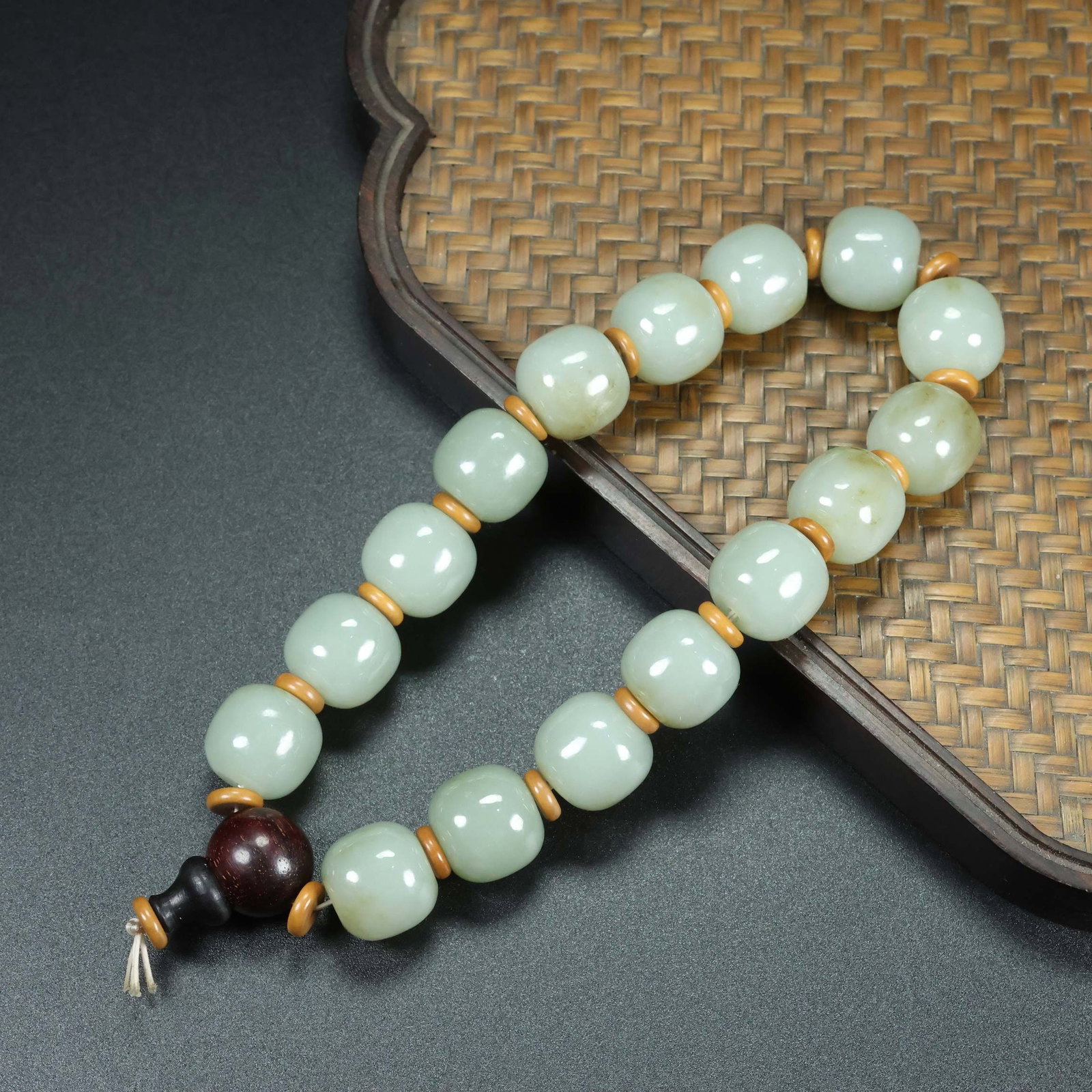 A beautiful Hetian old jade old bead hand skewer: Exquisite Hetian old jade old beads hand skewers Size:D:15.5mm W:0.105kg (The Dimensions Of All Batches Are Manually Measured.If You Need More Detailed Information, Please Contact Our Customer Service