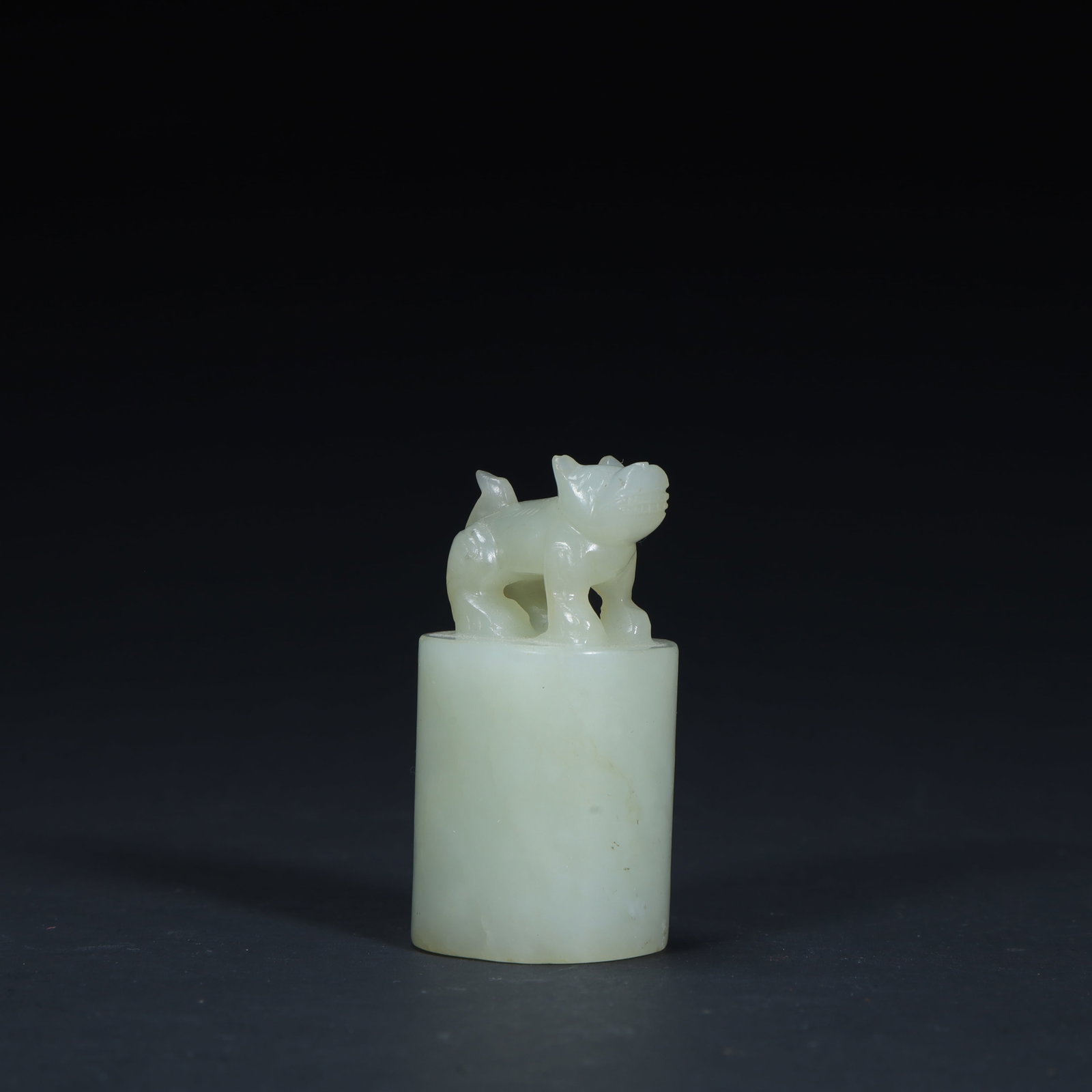 A beautiful celadon beast button seal - 3