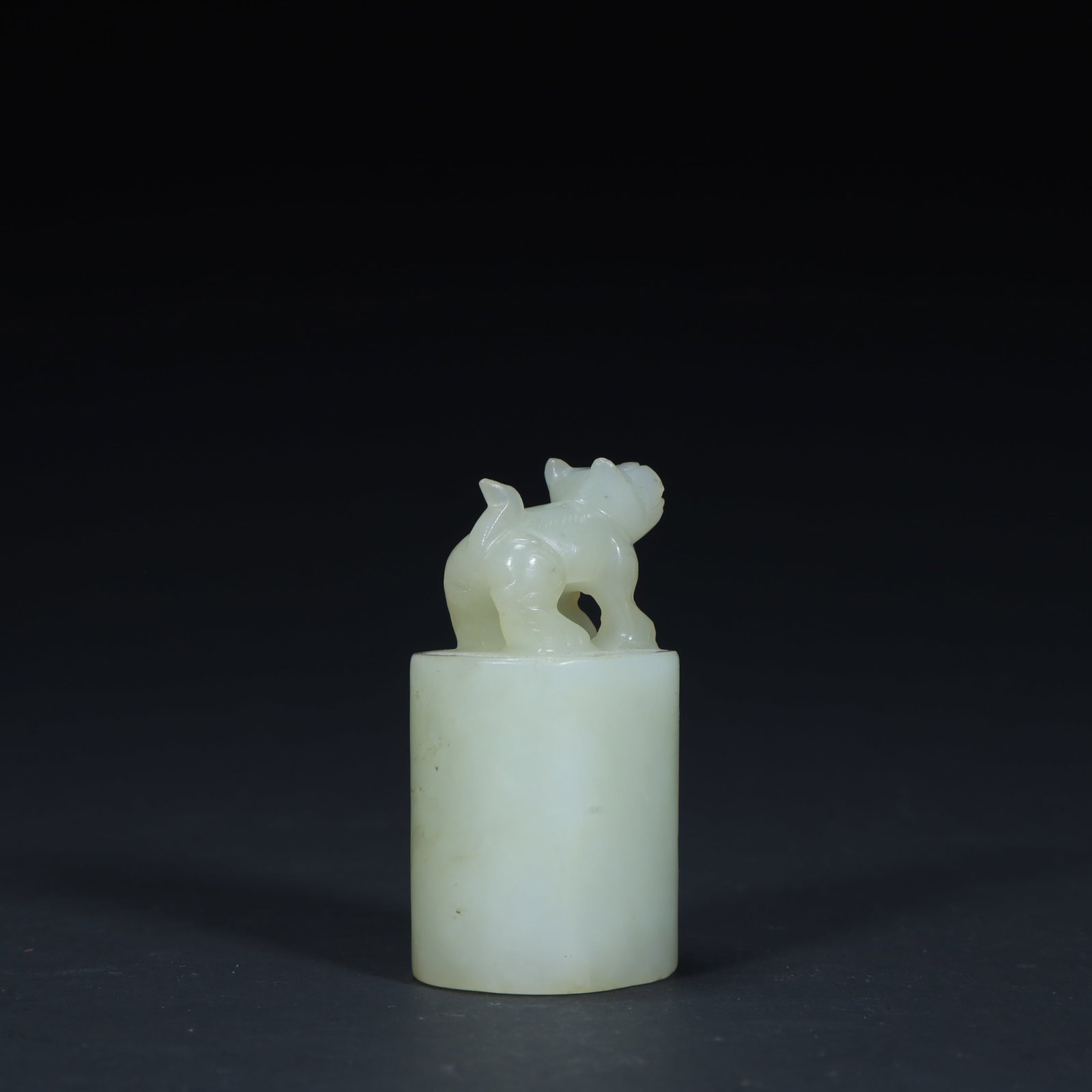 A beautiful celadon beast button seal - 4