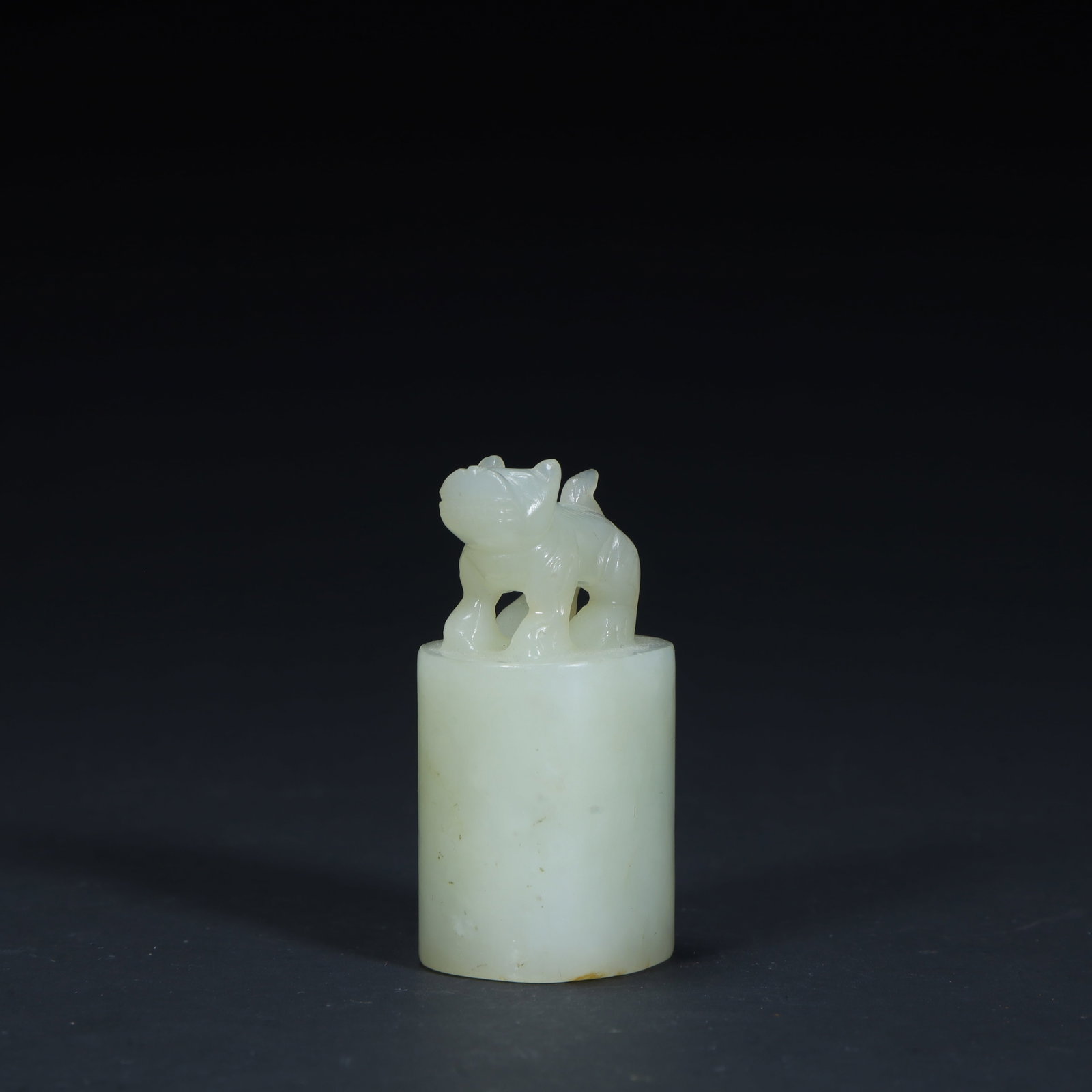 A beautiful celadon beast button seal - 7