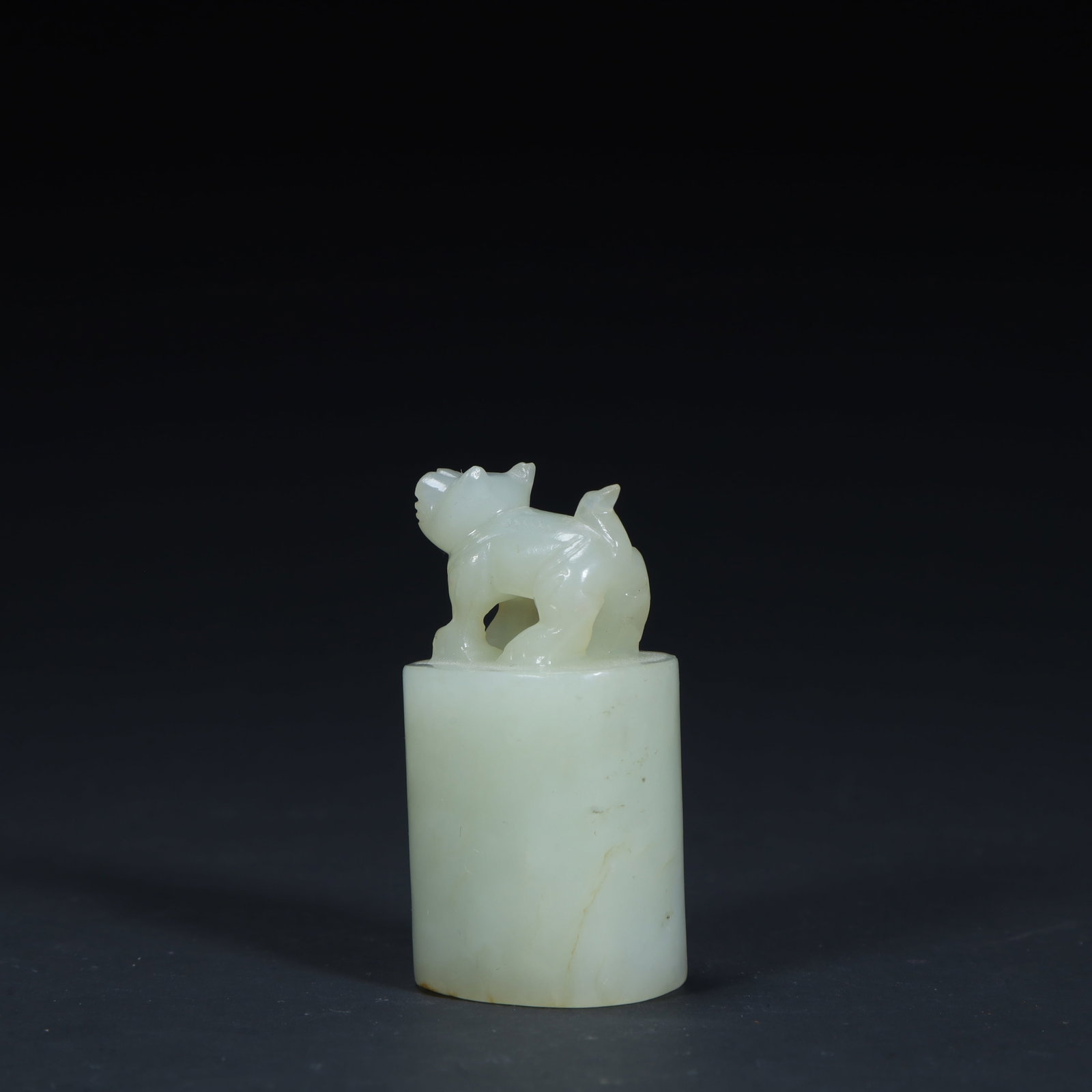 A beautiful celadon beast button seal - 8