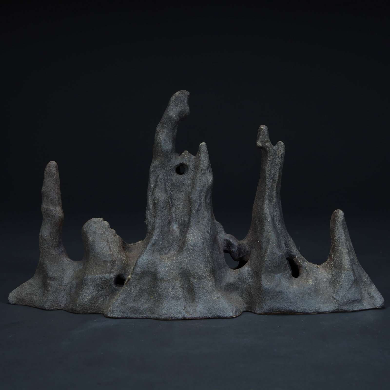A Qing Dynasty imitation Lingbi stone purple sand pen rack mountain: Qing Dynasty's imitation Lingbi stone purple sand pen rack mountain Size:H:11cmxL:18.5cmxW:6cm W: 0.2417kg (The Dimensions Of All Batches Are Manually Measured.If You Need More Detailed Information, P