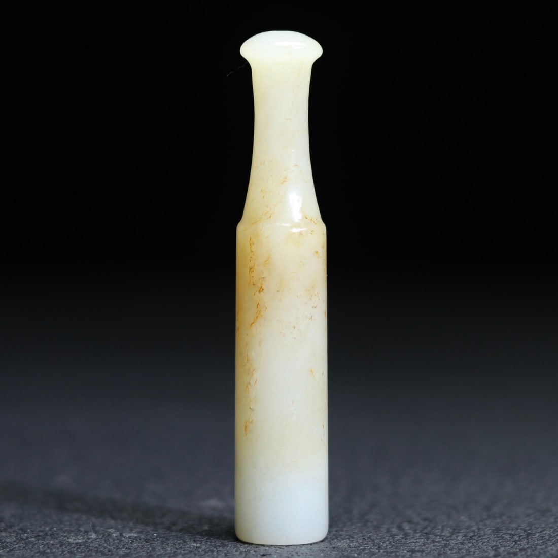 A beautiful Hetian jade cigarette holder (1 of 6)