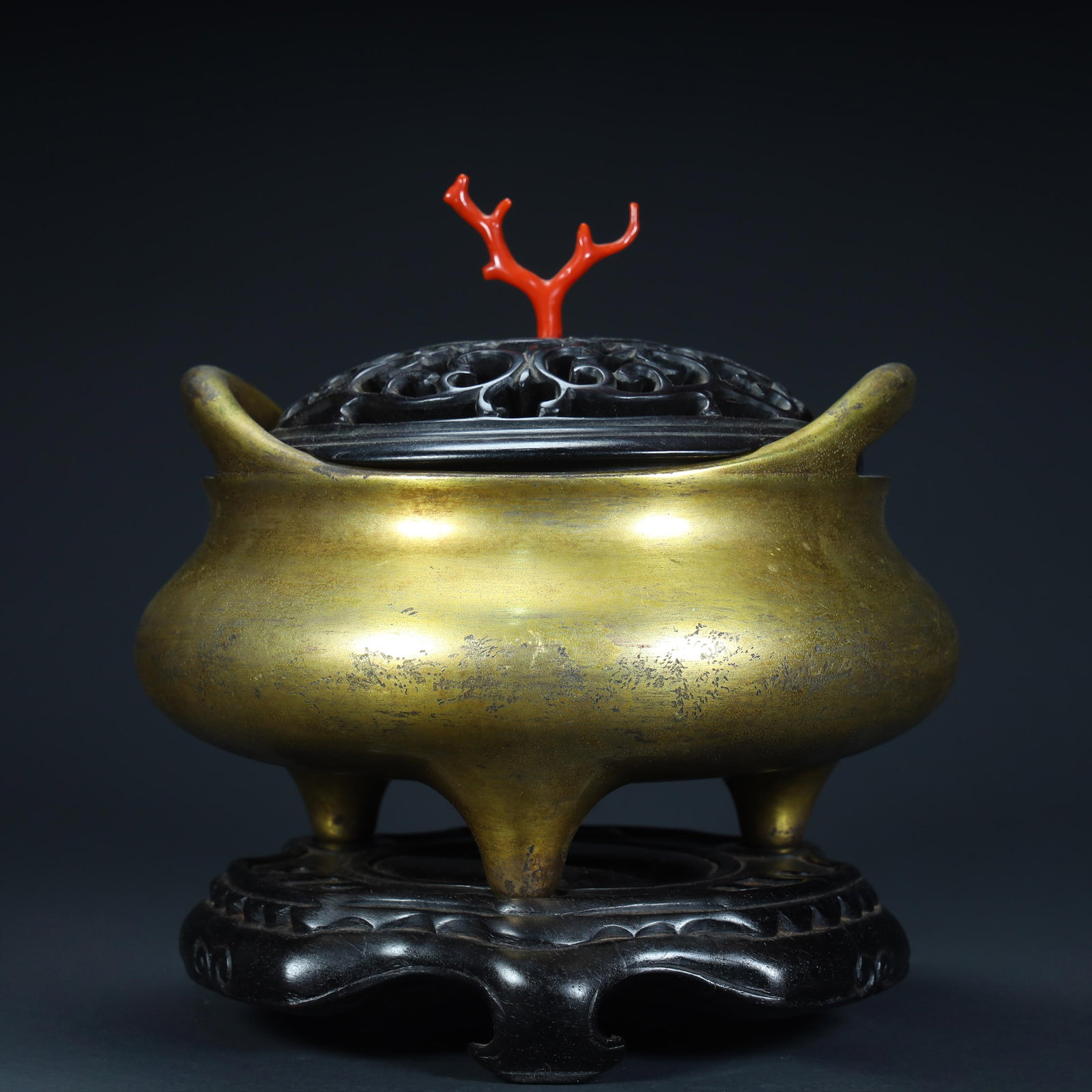 A copper-gilt three-legged amphora aroma burner from the Qing Dynasty: Qing Dynasty copper gilt three-legged amphora aroma burner Size:H:18cmxL:18cmxW:18cm W: 2.8kg (The Dimensions Of All Batches Are Manually Measured.If You Need More Detailed Information, Please Contact