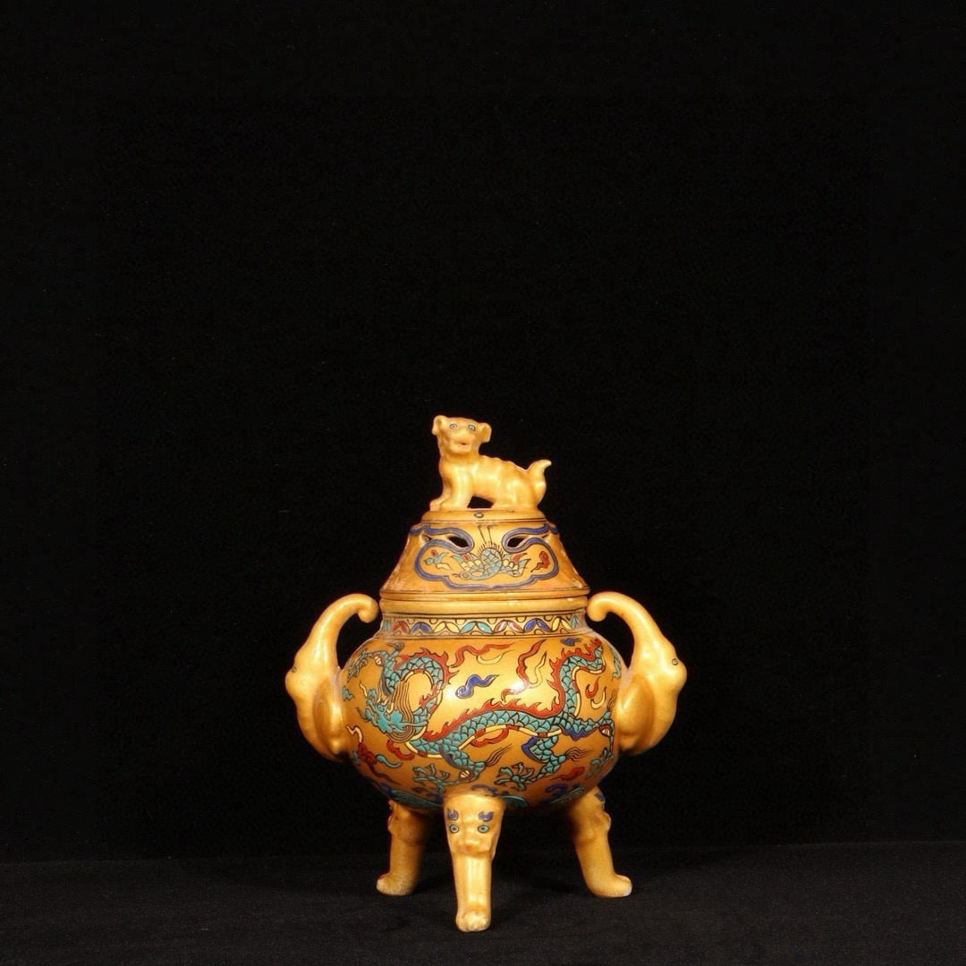 A gold ground plus colorful dragon pattern smoker made in the Ming Dynasty Chenghua year: The Ming Dynasty Chenghua year system of gold ground plus colorful dragon pattern smoker Size:H:16cm D:13.5cm (The Dimensions Of All Batches Are Manually Measured.If You Need More Detailed Information