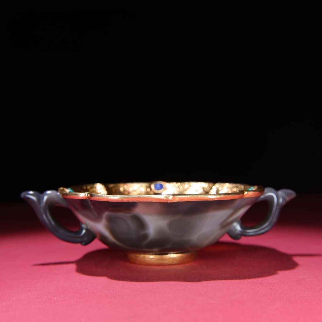 A fine agate amphora: Exquisite agate amphora Size:190x142x57mm W:272g (The Dimensions Of All Batches Are Manually Measured.If You Need More Detailed Information, Please Contact Our Customer Service Before Bidding.)