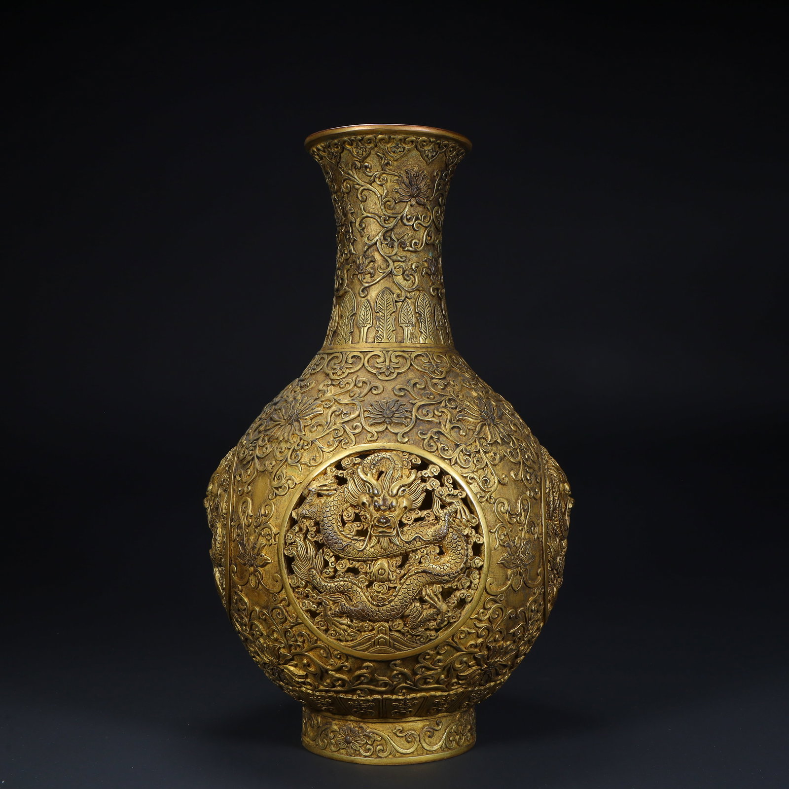 A beautiful copper-gilt openwork filigree entwined vase: Exquisite copper gilt openwork filigree entwined vase Size:H:35cmxL:18cmxW:18cm W: 3.7kg (The Dimensions Of All Batches Are Manually Measured.If You Need More Detailed Information, Please Contact Our