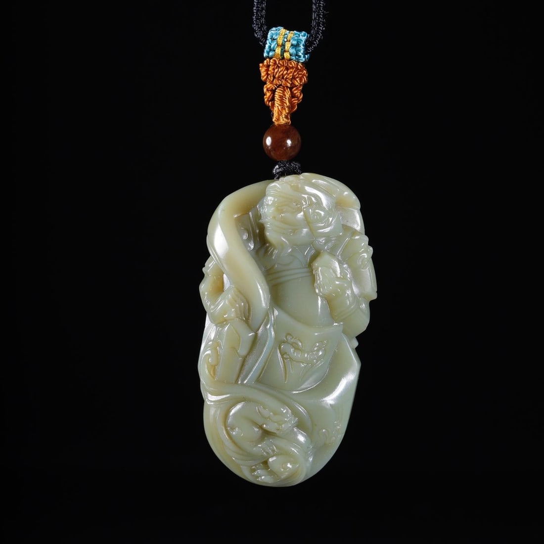 A fine Hetian topaz Garud rope: Exquisite Hetian topaz Garuda Lope Size: L: 6.0 x W: 4.5 x H: 1.3 cm; Weight: 0.046 kg (The Dimensions Of All Batches Are Manually Measured.If You Need More Detailed Information, Please Contact Our