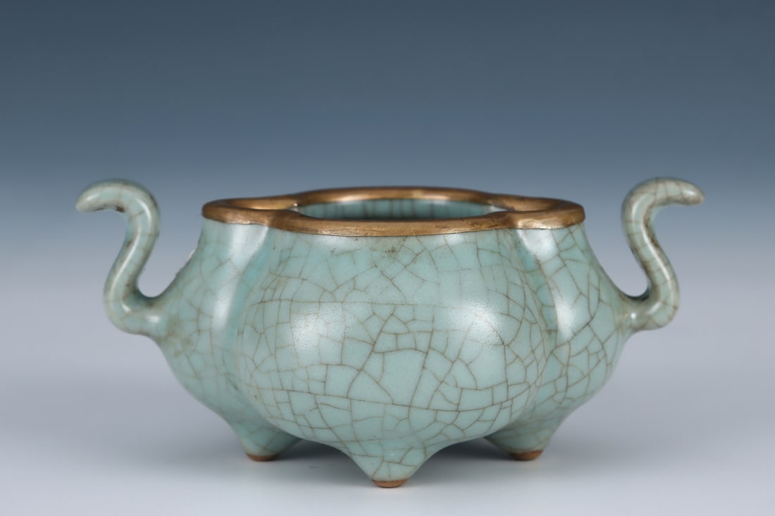 A pastel eighteen Luo figure picture mallet bottle made by the Qing Dynasty Daoguang year: Qing Dynasty Daoguang year system pastel eighteen Luo figure picture mallet bottle Size: Mouth Diameter: 13 cm; Belly Diameter: 21 cm; H: 46 cm (The Dimensions Of All Batches Are Manually Measured.If 