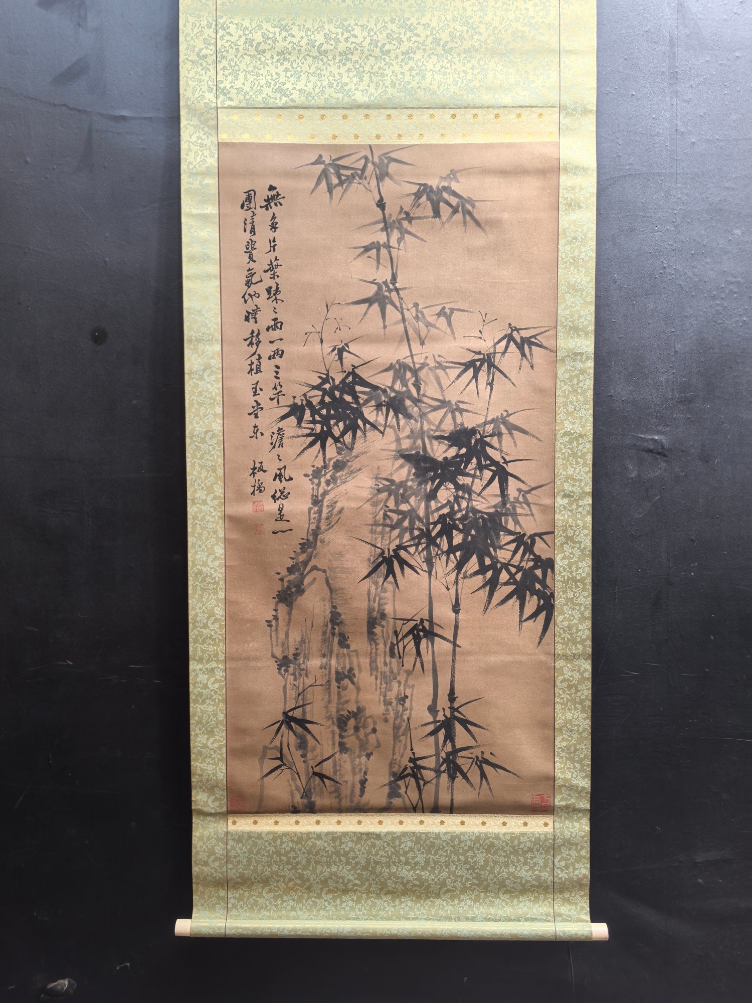 A piece of exquisite 62-meter calligraphy on paper: Exquisite 62m calligraphy on paper Size: L: 44.5 x W: 67.5 cm (The Dimensions Of All Batches Are Manually Measured.If You Need More Detailed Information, Please Contact Our Customer Service Before Bid