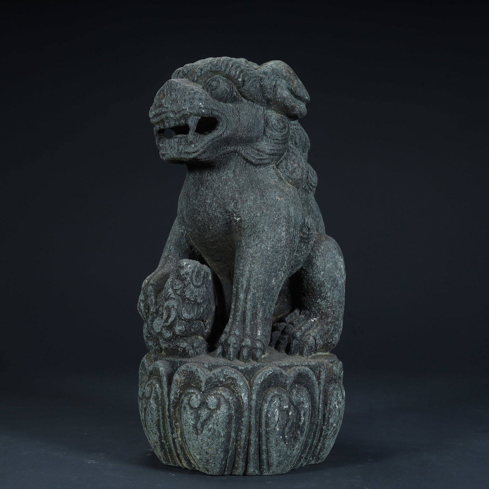 A bluestone lion and young lion pattern ornament of the Qing Dynasty: Qing Dynasty bluestone lion and young lion pattern auspicious beast ornaments Size:H:22cmxL:11cmxW:11cm W: 3.7kg (The Dimensions Of All Batches Are Manually Measured.If You Need More Detailed Informat