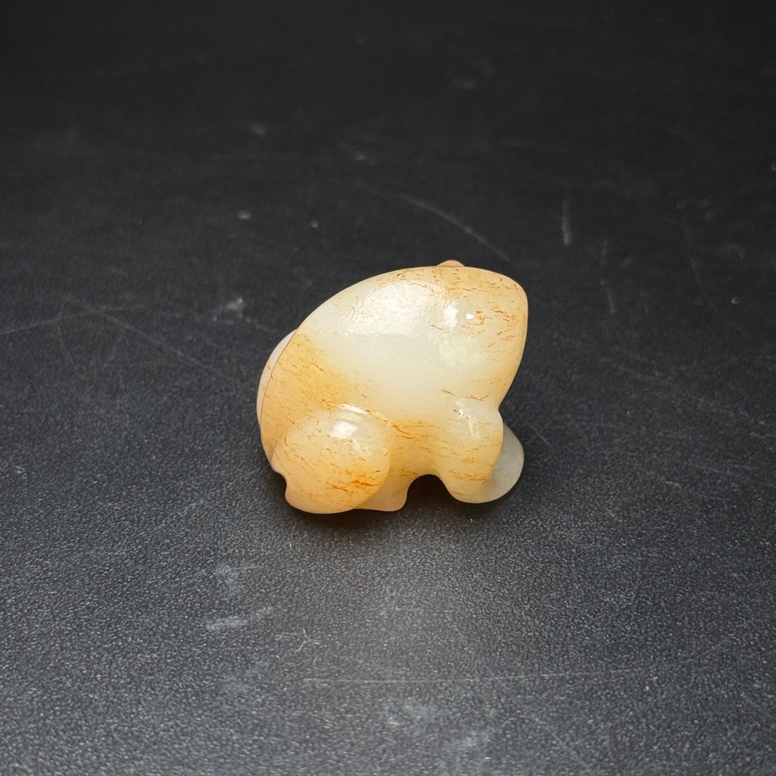 A beautiful Hetian jade pendant little frog: Exquisite Hetian jade pendant little frog Size:26x22x22mm W:0.019kg (The Dimensions Of All Batches Are Manually Measured.If You Need More Detailed Information, Please Contact Our Customer Service Befo