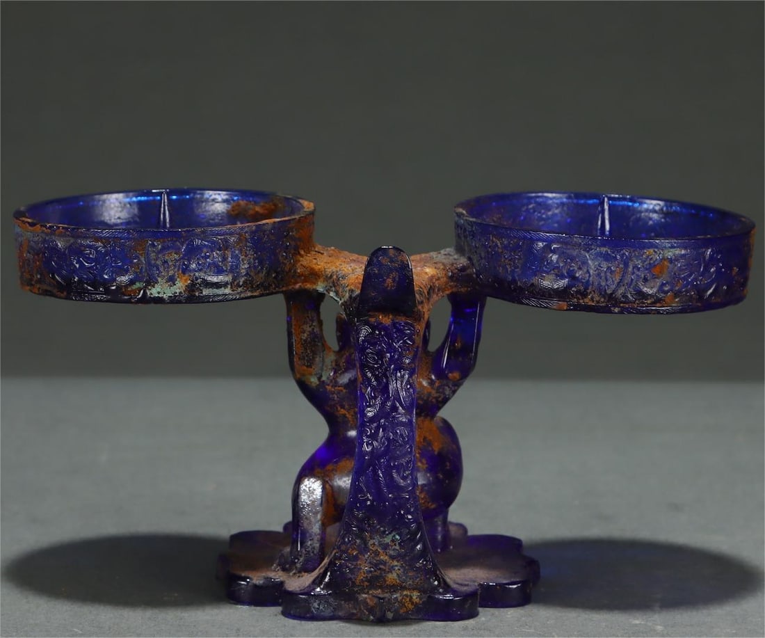 A glass beast head lamp from the Warring Han Dynasty: The head lamp of the glazed beast during the Warring Han Dynasty Size:H:9.3cm Belly diameter:17.5cm (The Dimensions Of All Batches Are Manually Measured.If You Need More Detailed Information, Please C