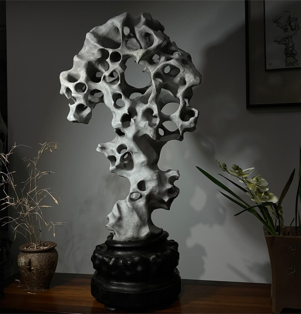 A piece of exquisite Taihu stone: Exquisite Taihu Lake stone Size:H:110cm W:55cm T:30cm (The Dimensions Of All Batches Are Manually Measured.If You Need More Detailed Information, Please Contact Our Customer Service Before Bidding.)