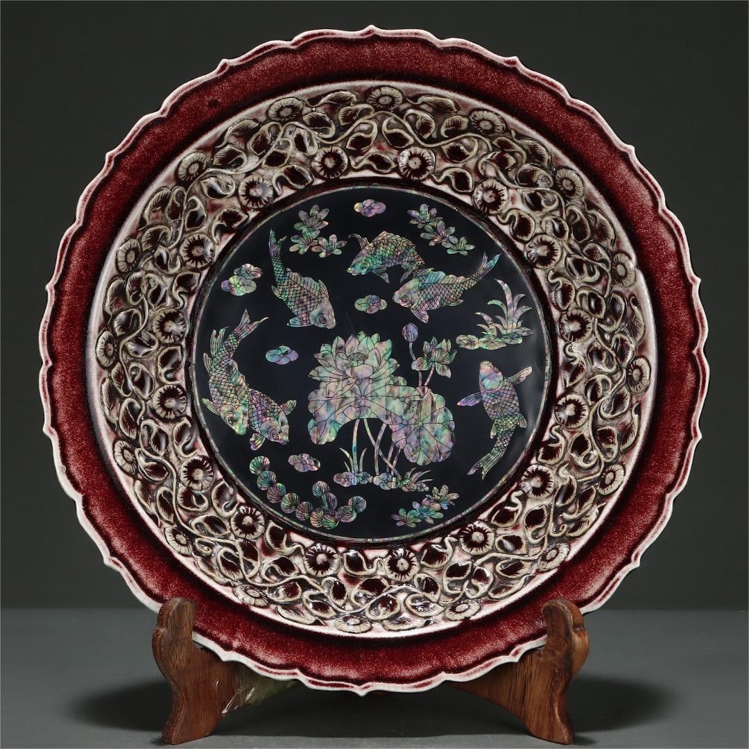 A Yuan Dynasty glazed red pinched flower inlaid with snail fish playing lotus pattern sunflower: Yuan Dynasty glazed red pinched flower inlaid with snail fish playing lotus pattern sunflower mouth plate Size:H:6cm Belly diameter:36.5cm (The Dimensions Of All Batches Are Manually Measured.If You N
