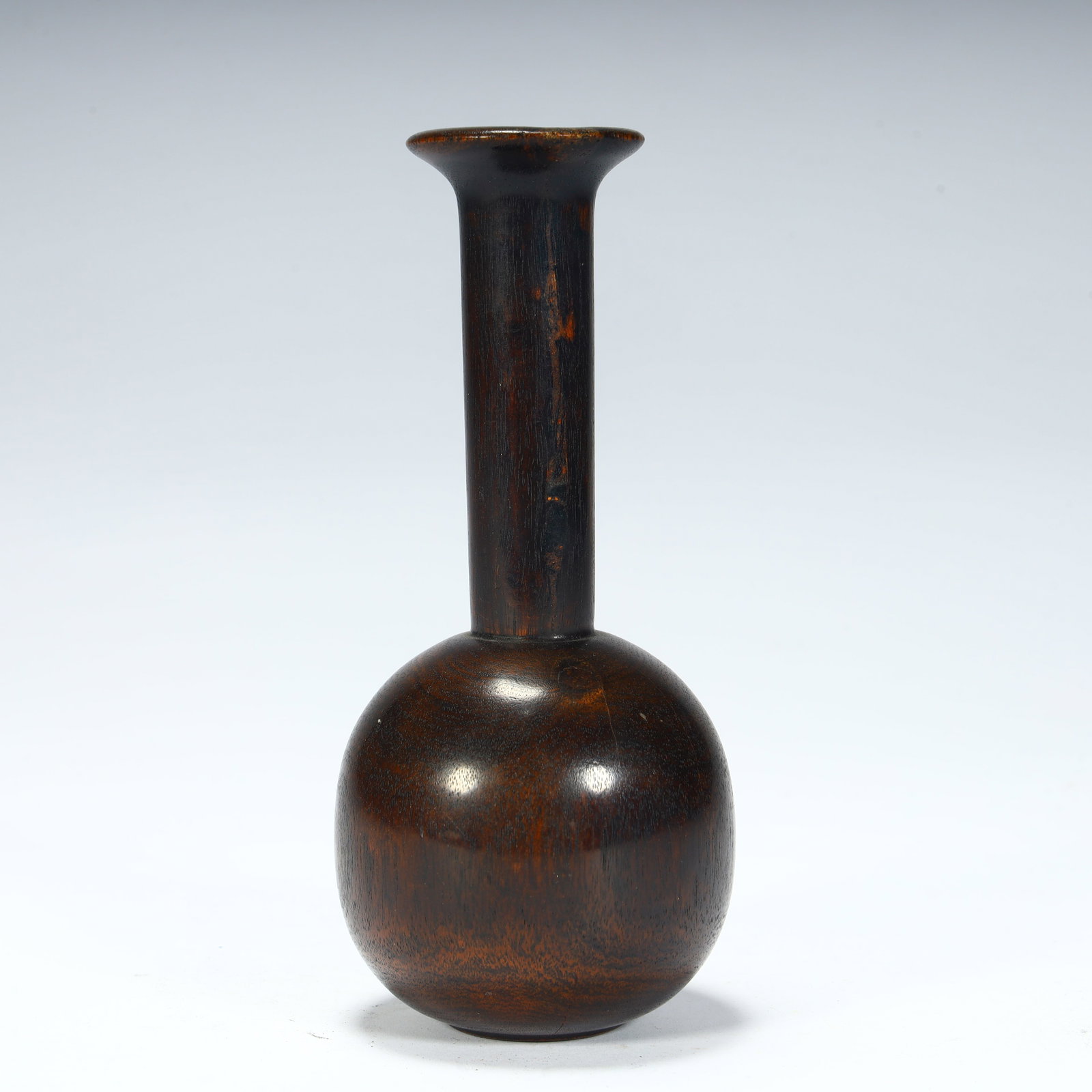 A Qing Dynasty rosewood carving "Pine Branch Conformal Pen Holder": Qing Dynasty rosewood carving "pine branch pen holder" Size:H:12cmxL:5.5cmxW:5.5cm W: 0.208kg (The Dimensions Of All Batches Are Manually Measured.If You Need More Detailed Information, Please Contact