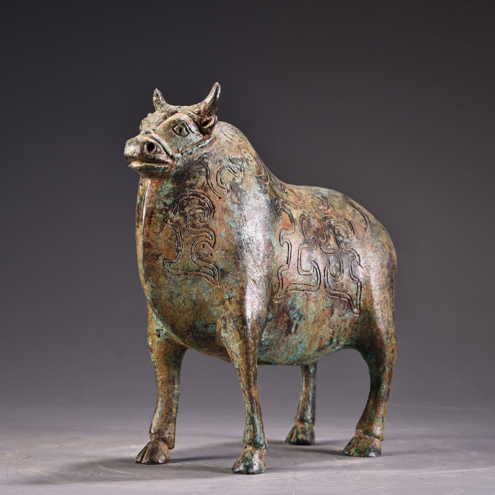 A fine bronze cow - 2