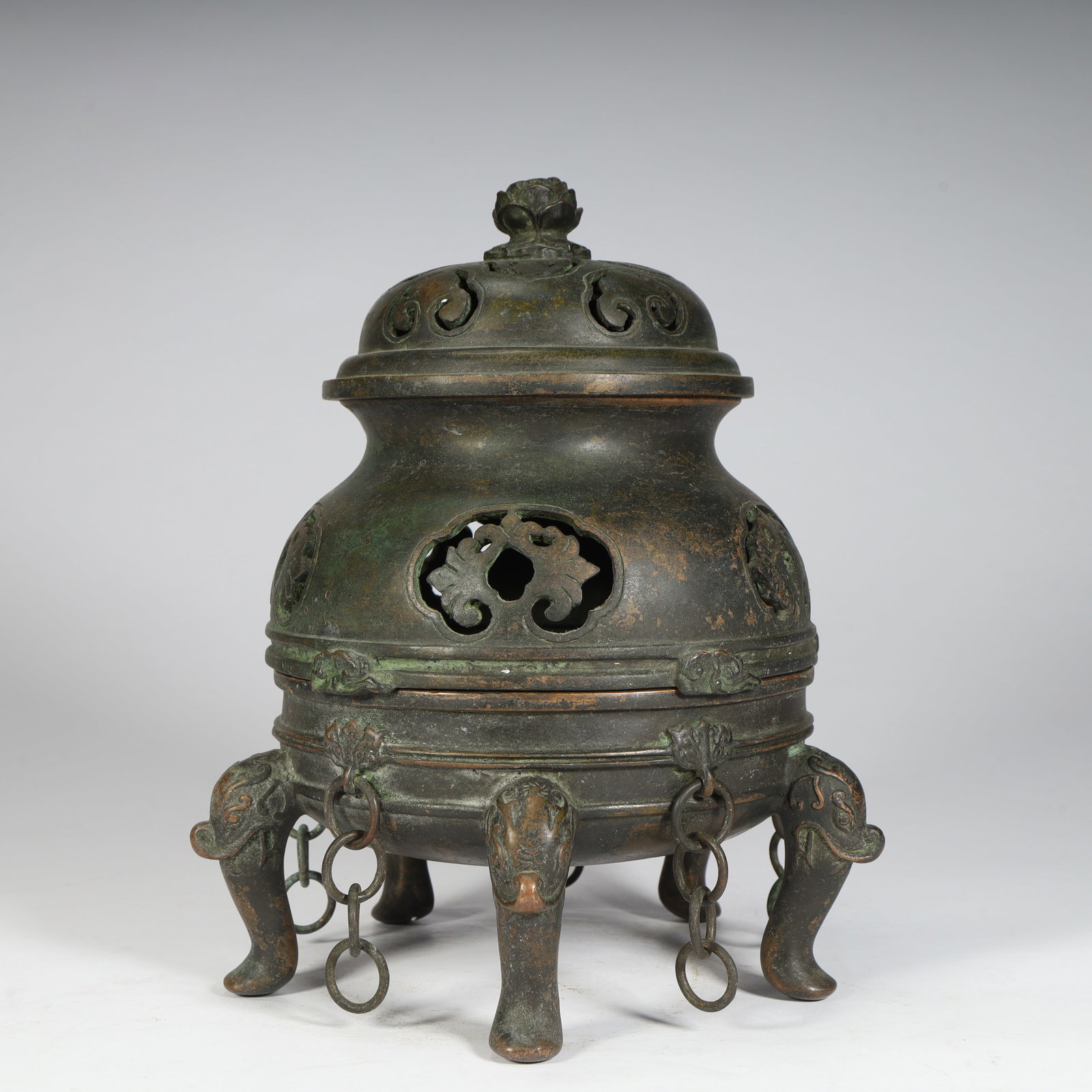 A Ming Dynasty copper tire five-legged hollow aromatherapy (1 of 11)