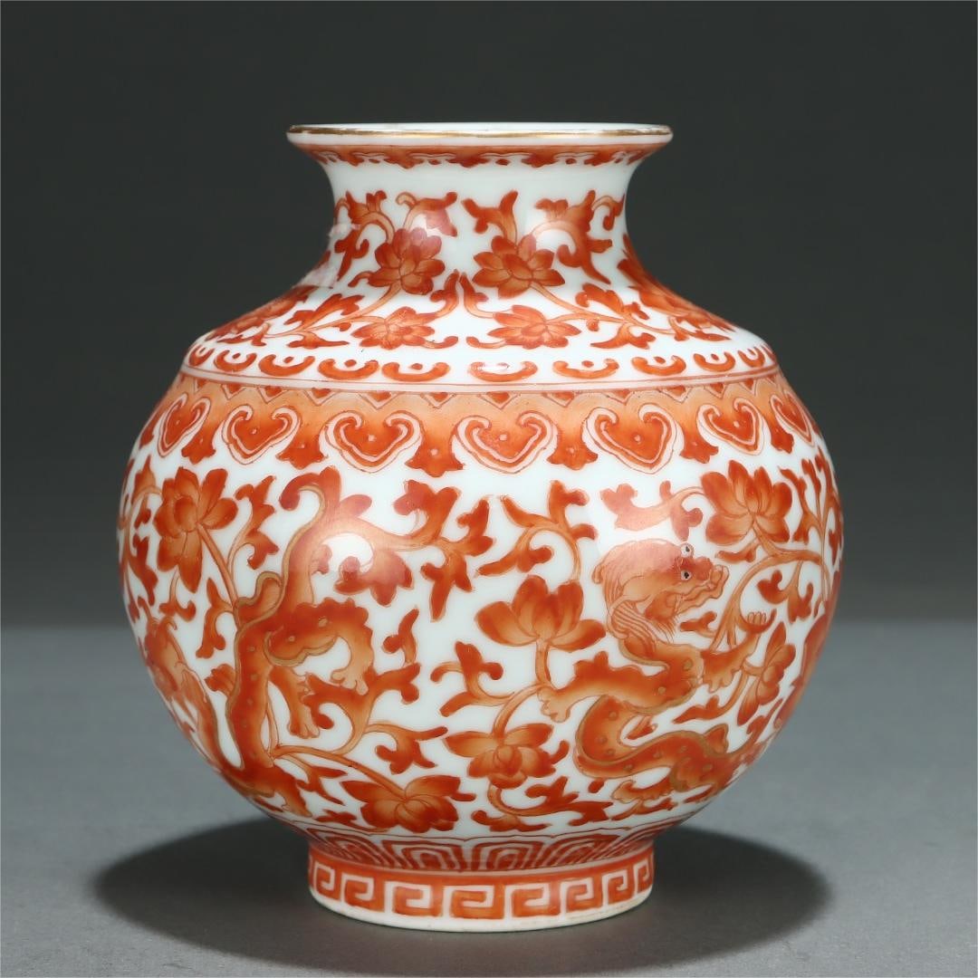 A Qing Dynasty alum red entwined lotus pattern jar: Qing Dynasty alum red entwined lotus pattern jar Size:H:12cm Belly diameter:11cm (The Dimensions Of All Batches Are Manually Measured.If You Need More Detailed Information, Please Contact Our Customer