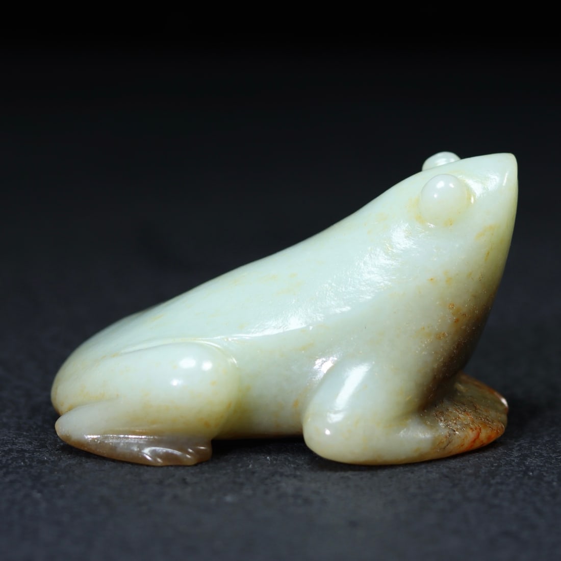 A beautiful Hetian jade frog: Exquisite Hetian jade frog Size:8.6x5.9x4.6cm W:0.2185kg (The Dimensions Of All Batches Are Manually Measured.If You Need More Detailed Information, Please Contact Our Customer Service Before Bidding.