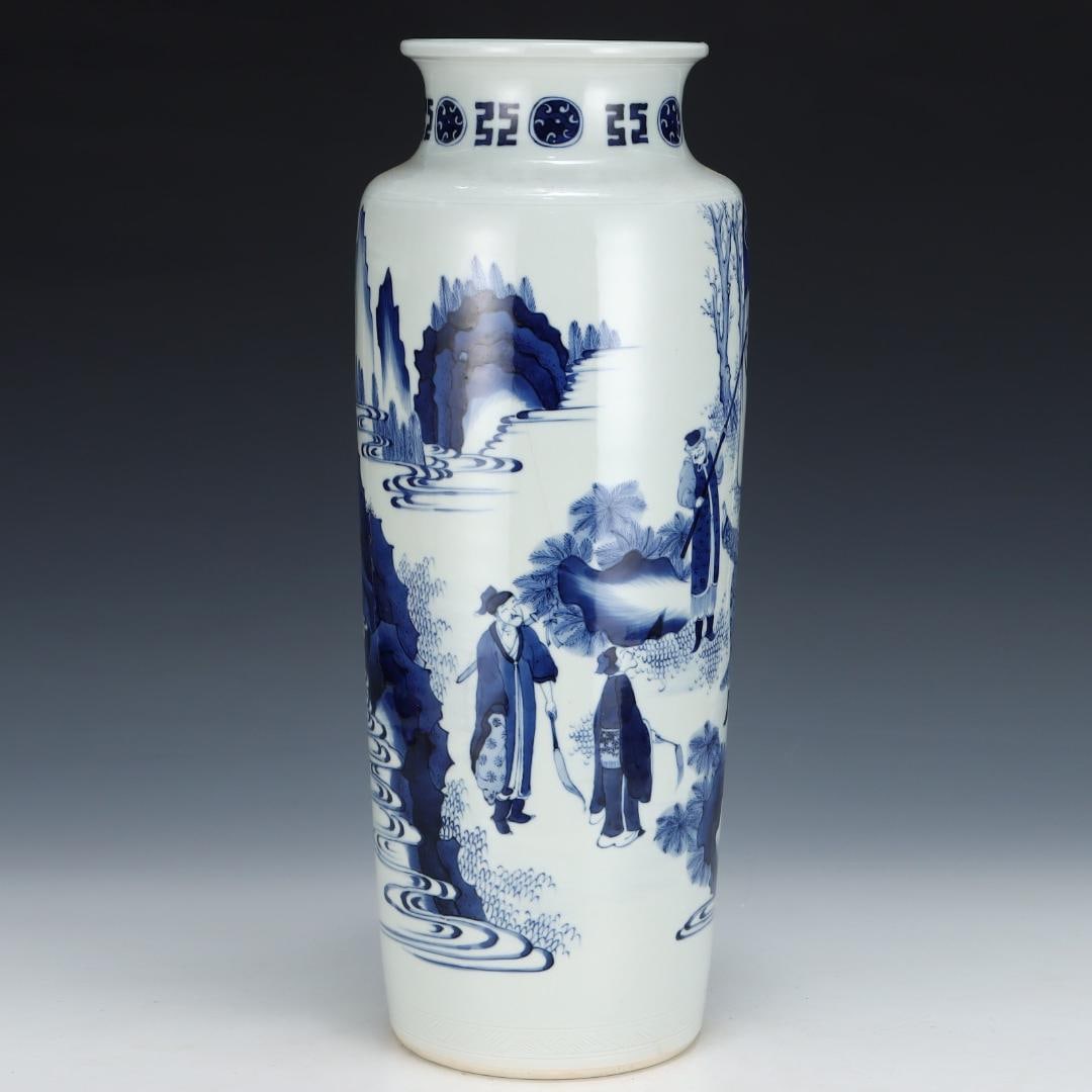 A plum blossom crane vase made in the Yongzheng era of the Qing Dynasty: Plum blossom crane vase made in the Yongzheng era of the Qing Dynasty Size: W: 12.7 cm; H: 25.3 cm (The Dimensions Of All Batches Are Manually Measured.If You Need More Detailed Information, Please Co