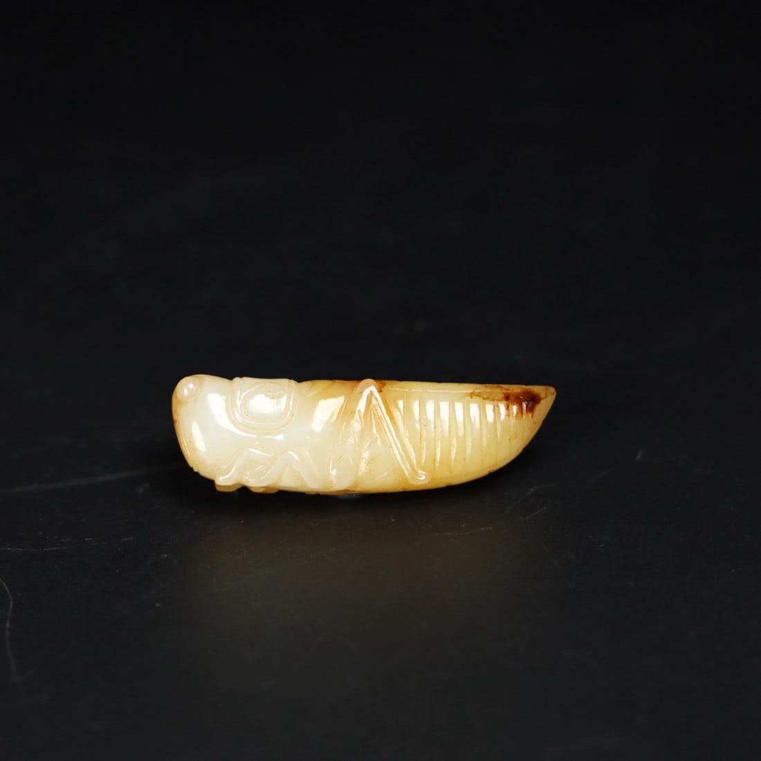 A beautiful Hetian jade cicada: Exquisite Hetian jade cicada Size:L:5cm W:1cm H:1.5cm W:0.0158kg (The Dimensions Of All Batches Are Manually Measured.If You Need More Detailed Information, Please Contact Our Customer Service Before 