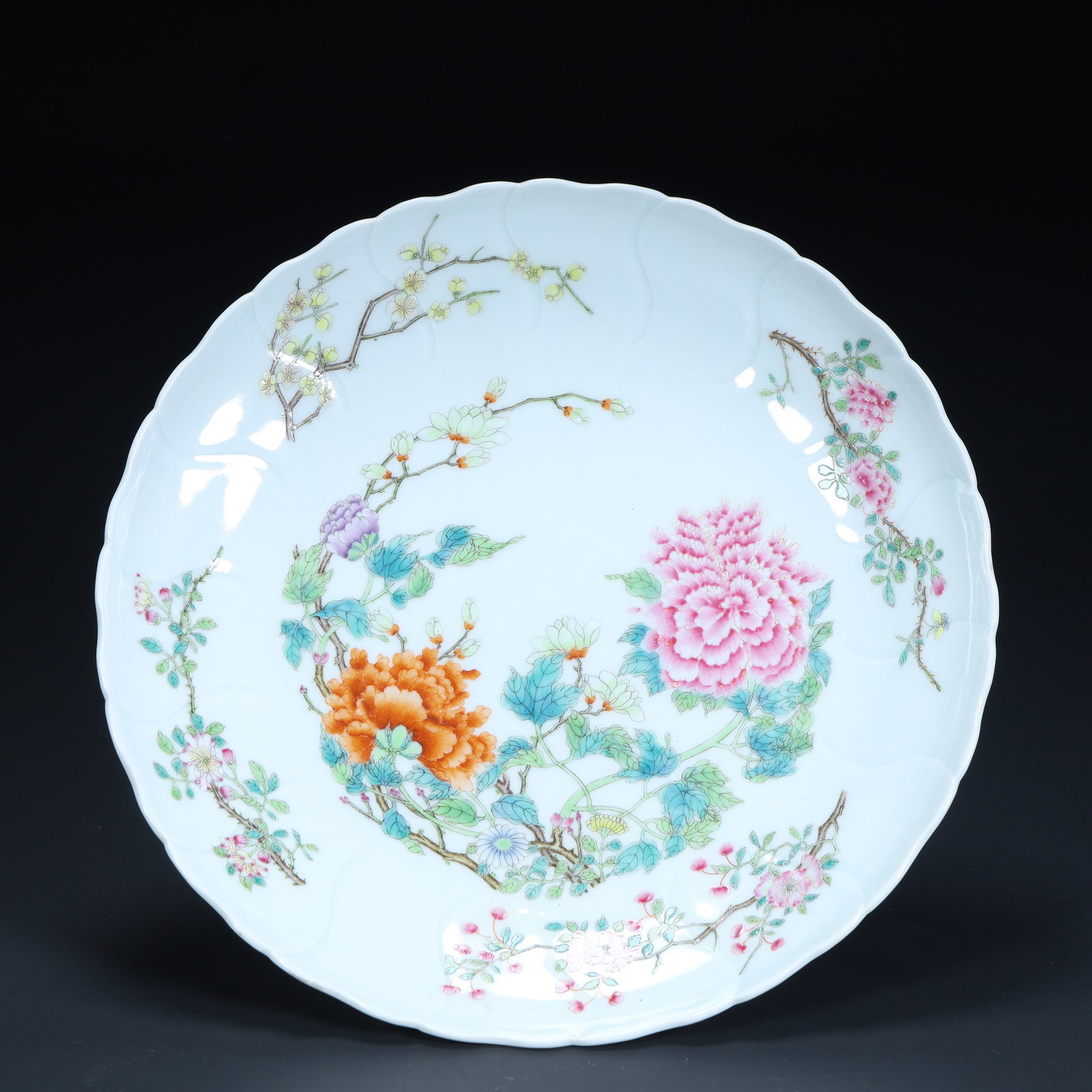 A pastel four-season floral pattern flower mouth plate of the Qing Dynasty: The pastel four-season floral pattern flower mouth plate of the Qing Dynasty Size:H:4cmxL:21cmxW:21cm W: 0.4kg (The Dimensions Of All Batches Are Manually Measured.If You Need More Detailed Informatio