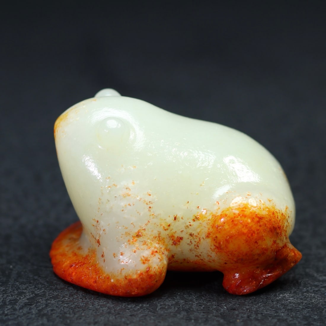 A beautiful Hetian jade frog (1 of 6)