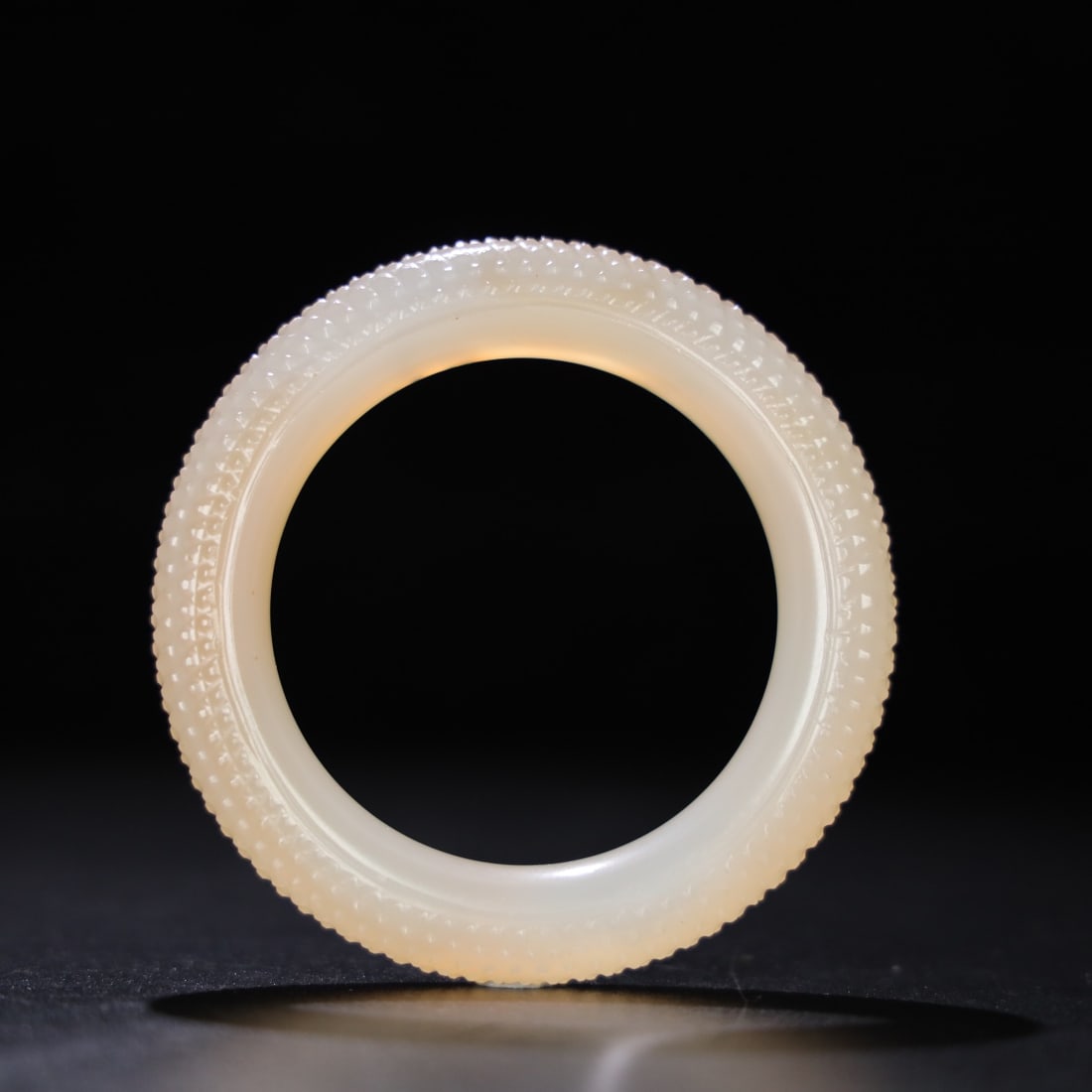 A fine old onyx bracelet (1 of 9)