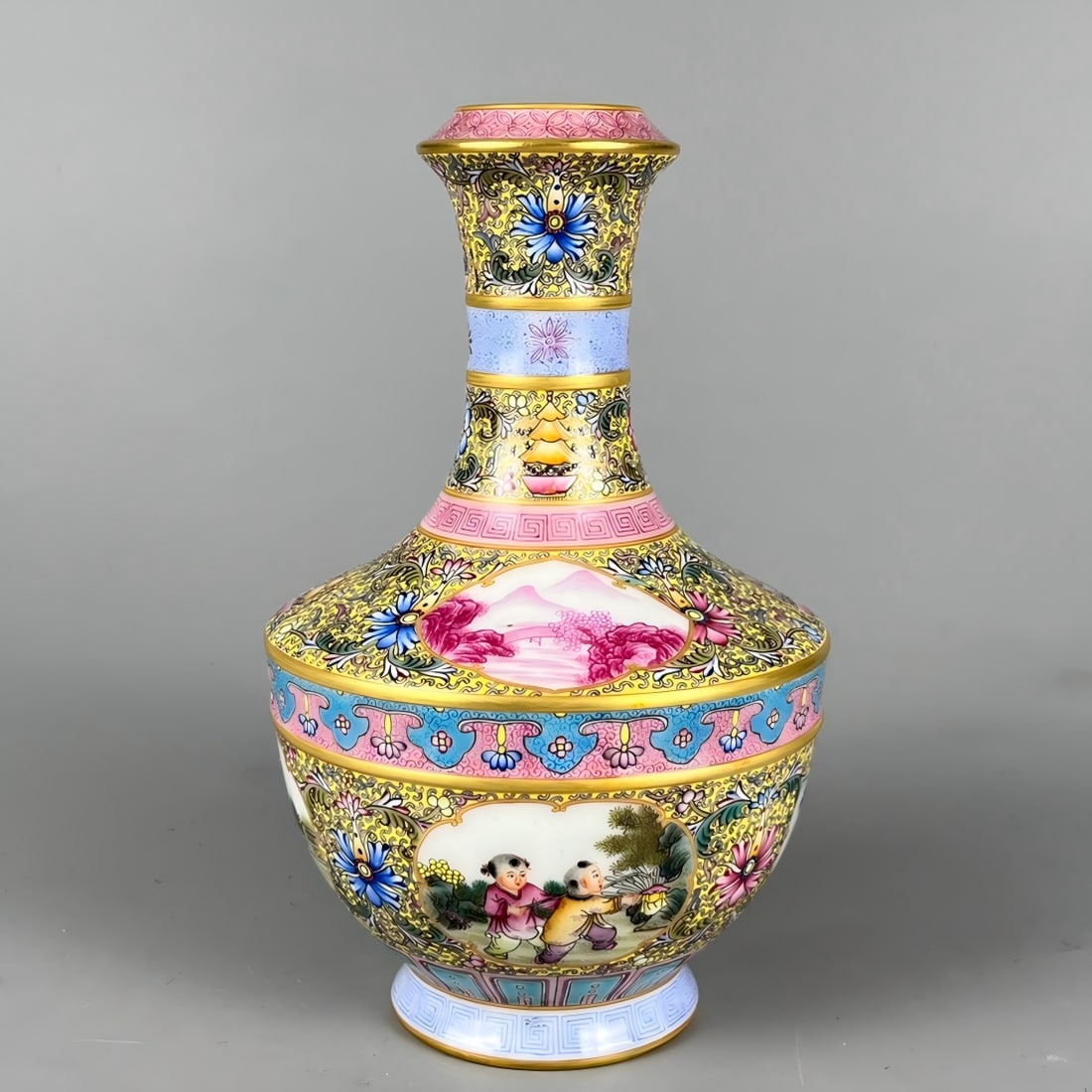 A blue and white dragon and phoenix auspicious double-eared moon vase made in the Qianlong year of: The Qing Dynasty's Qianlong year system is an auspicious blue and white dragon and phoenix auspicious double-eared moon vase Size: W: 21 cm; H: 32 cm (The Dimensions Of All Batches Are Manually Measur