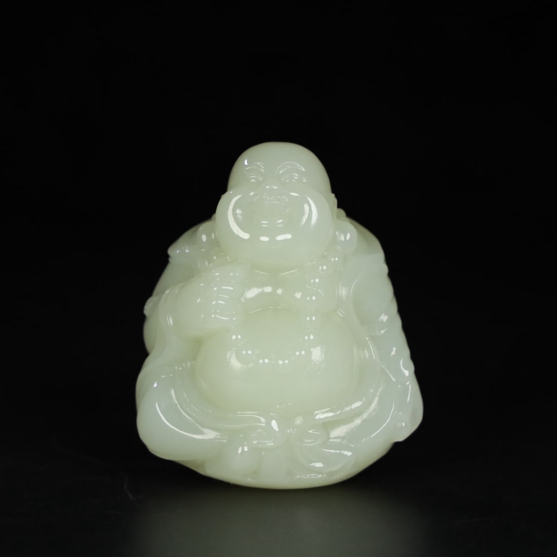 A beautiful Hetian jade Maitreya Buddha ornament (1 of 10)