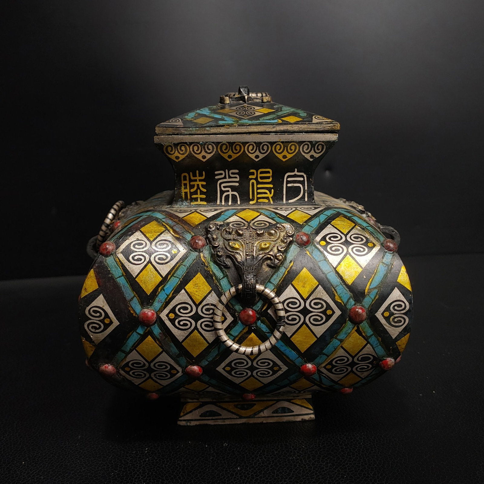 A bronze bracelet inlaid with gold and silver from the Warring States period: The Warring States period is inlaid with bronze and silver Size:H:16cm W:14cm W:1.8kg (The Dimensions Of All Batches Are Manually Measured.If You Need More Detailed Information, Please Contact Our Cus