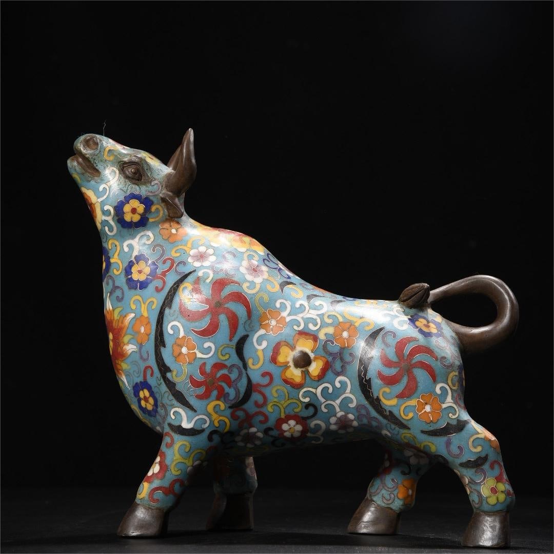 A beautiful cloisonné fortune and prosperity cow: Exquisite cloisonné fortune and prosperity Size:H:25cm L:27cm W:10cm W:2.815kg (The Dimensions Of All Batches Are Manually Measured.If You Need More Detailed Information, Please Contact Our Customer