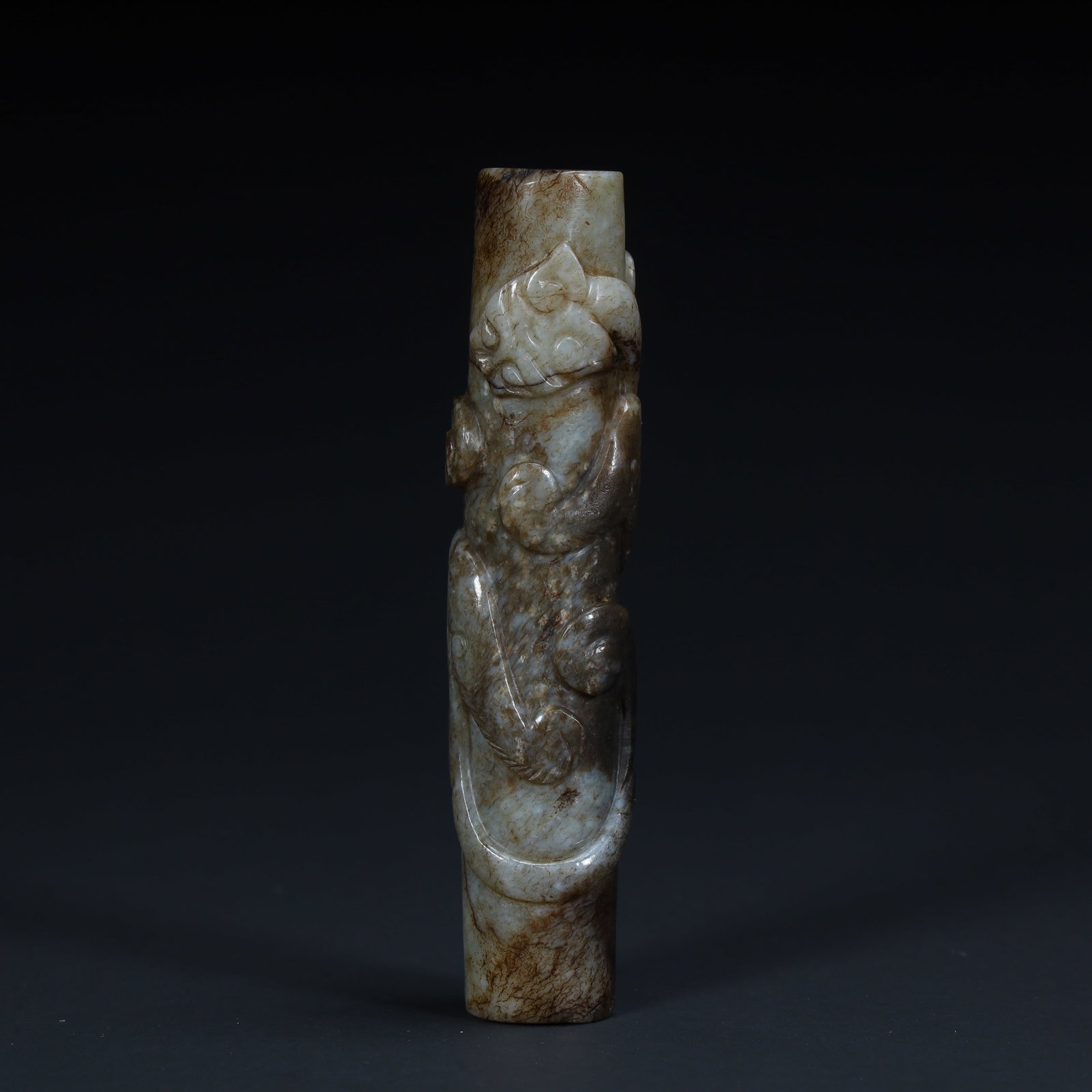 A beautiful ancient dragon pattern jade responsible: Exquisite ancient dragon pattern jade rein Size:H:9.1cmxL:2cmxW:2cm W: 0.055kg (The Dimensions Of All Batches Are Manually Measured.If You Need More Detailed Information, Please Contact Our Customer