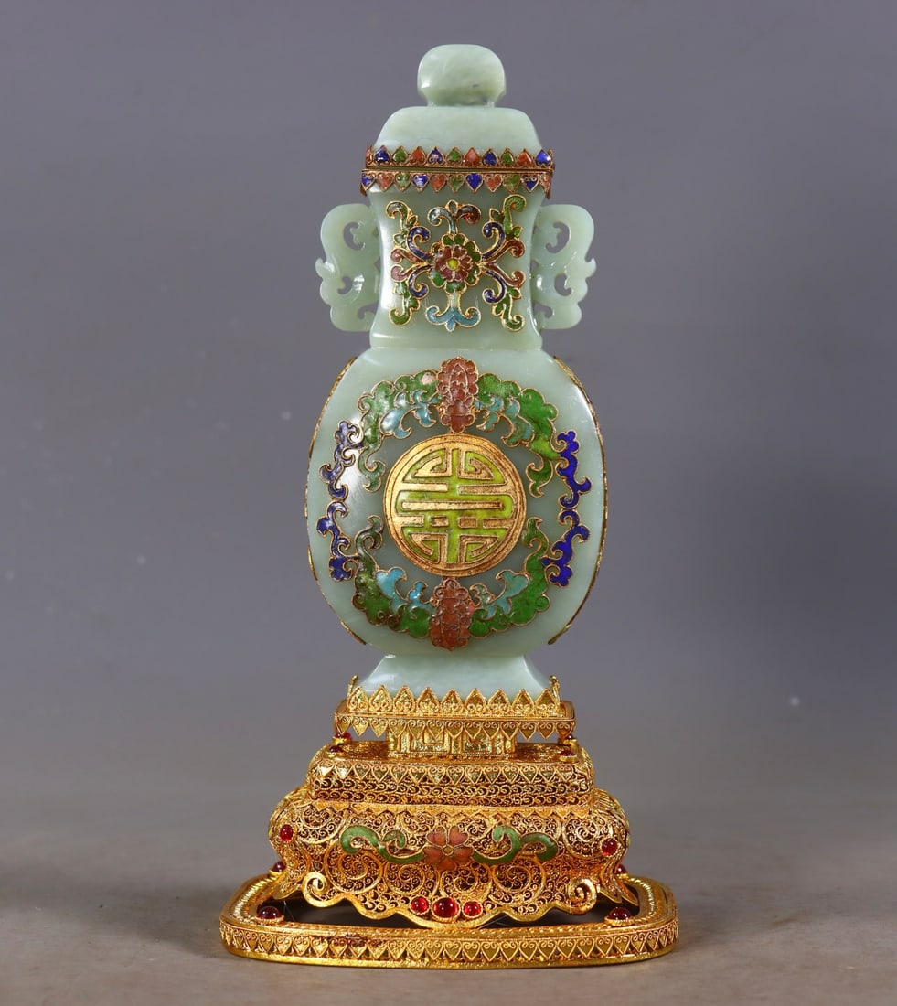 A fine Hetian white jade gold and silver inlaid gemstone goblet: Exquisite Hetian white jade wrong gold and silver inlaid gemstone goblets Size: Diameter: 5.5 cm; H: 18 cm; Weight: 0.417 kg (The Dimensions Of All Batches Are Manually Measured.If You Need More Detai