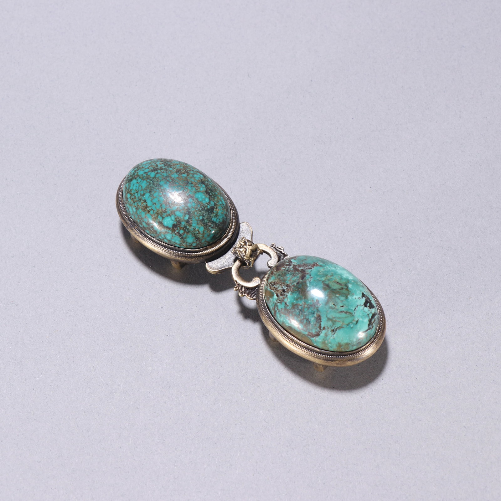 A fine copper-gilt turquoise belt buckle: Finely gilt copper inlaid turquoise belt buckle Size:L:9.2cm W:2.9cm W:0.0728kg (The Dimensions Of All Batches Are Manually Measured.If You Need More Detailed Information, Please Contact Our Customer