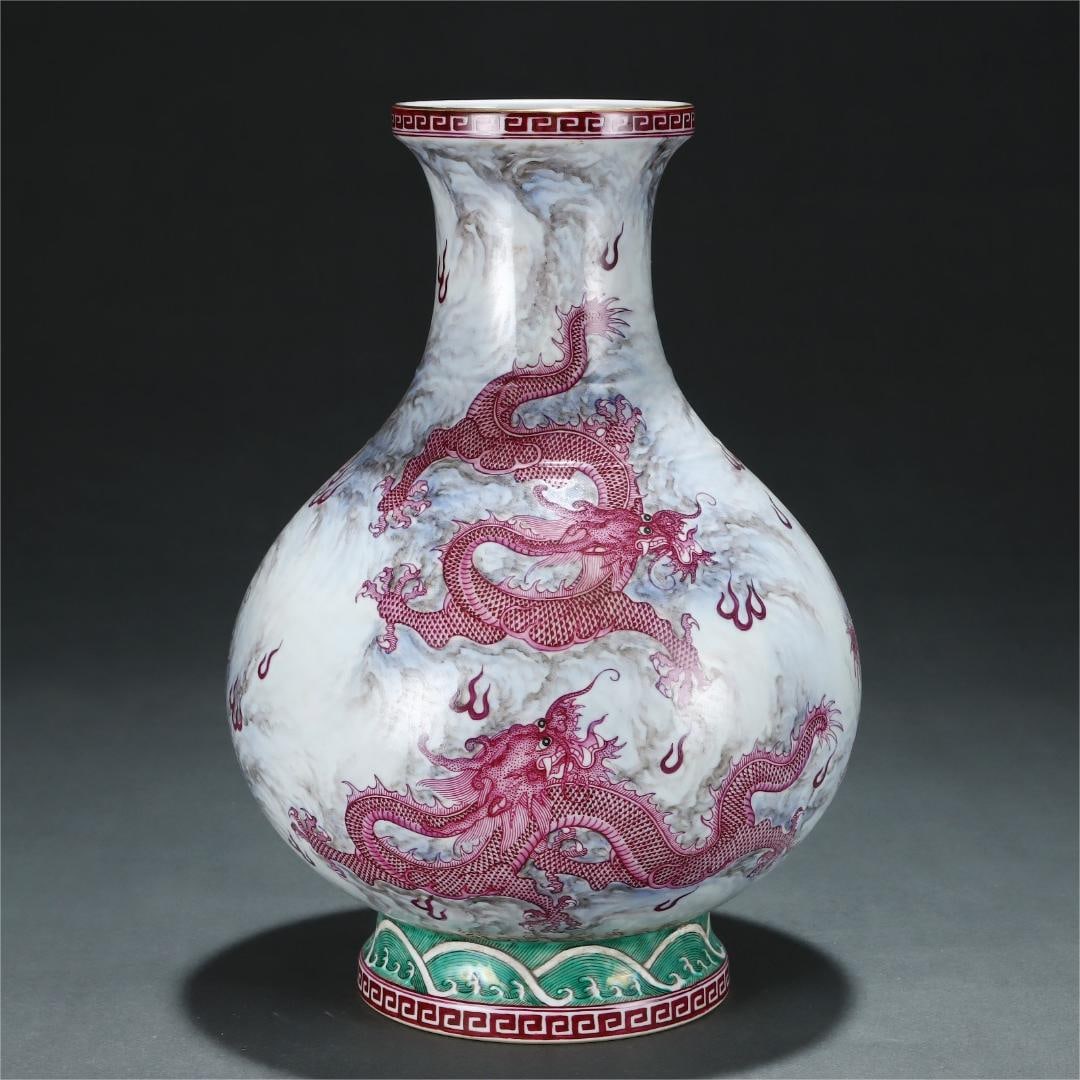 A Qing Dynasty ink color carmine red dragon pattern gold-painted vase (1 of 9)
