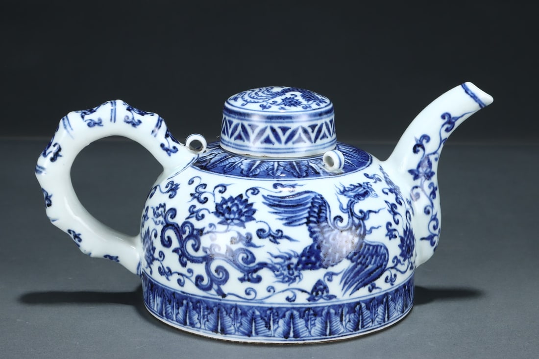 A blue and white phoenix pattern bamboo pot from the Ming Dynasty (1 of 9)