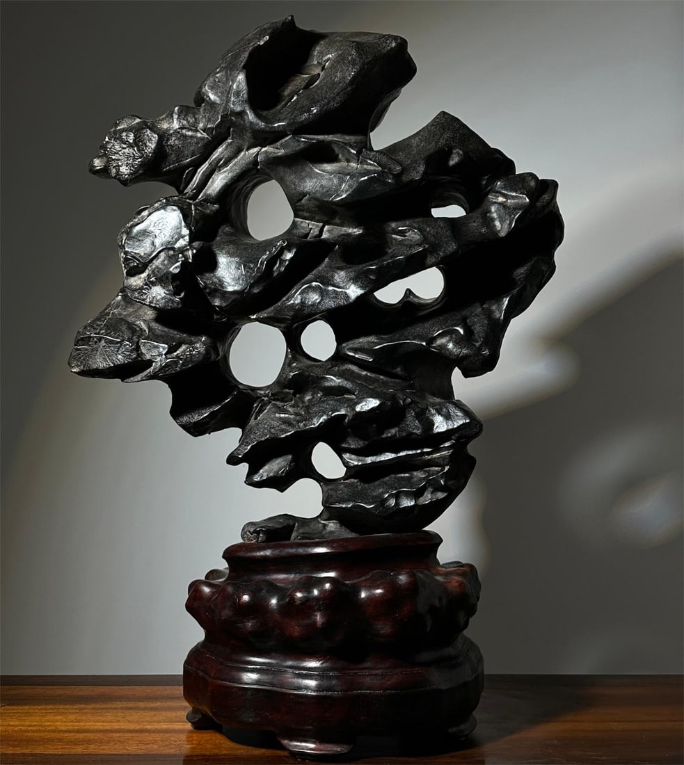 A piece of exquisite traditional Taihu Lake stone tribute: Exquisite traditional Taihu Lake stone tribute Size:H:83cm W:57cm T:31cm (The Dimensions Of All Batches Are Manually Measured.If You Need More Detailed Information, Please Contact Our Customer Service