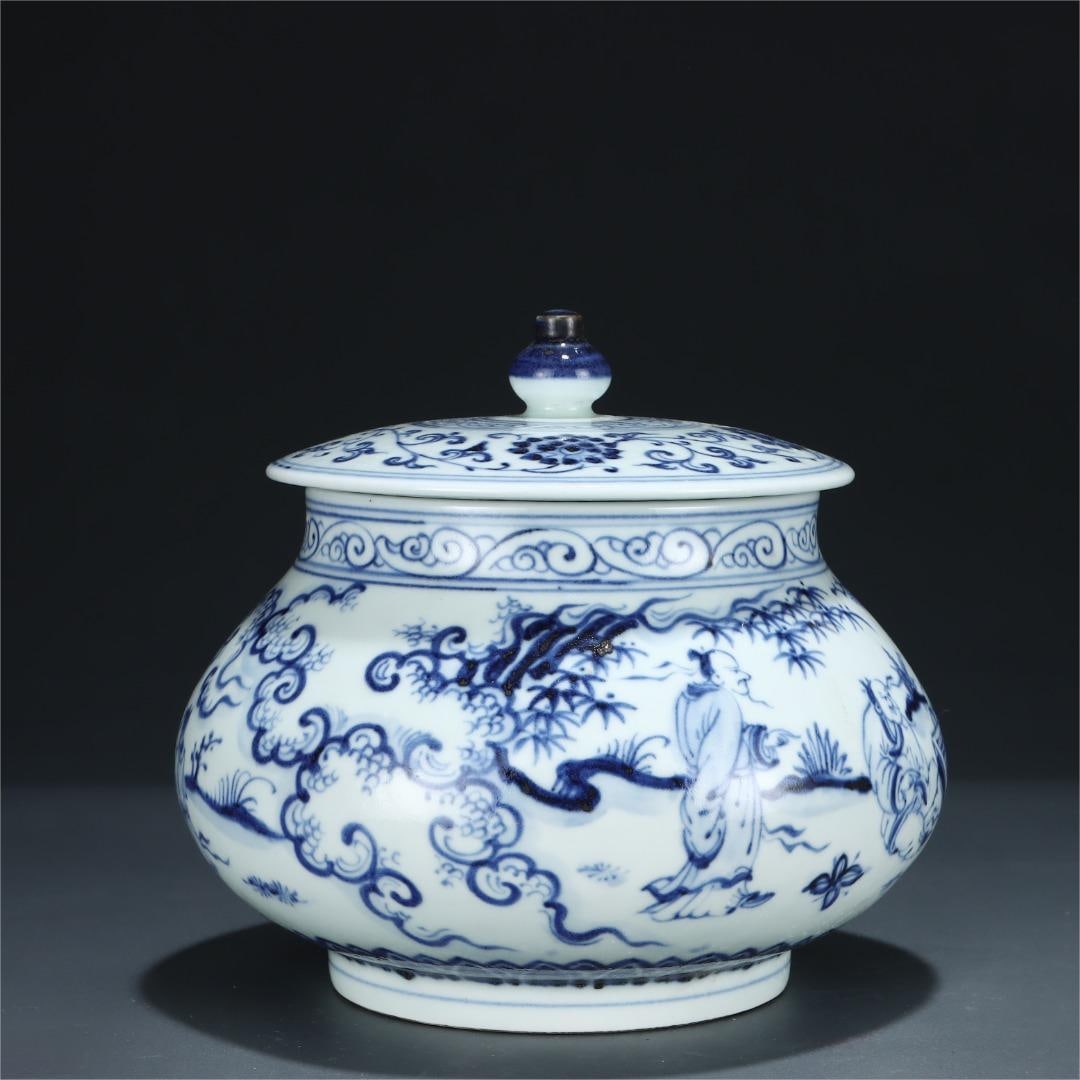 A blue and white figure lid jar of the Ming Dynasty: The blue and white figure of the Ming Dynasty covers the jar Size:H:19.5cm Belly diameter:22cm (The Dimensions Of All Batches Are Manually Measured.If You Need More Detailed Information, Please Contac