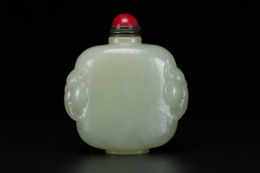 A beautiful Hetian jade double beast snuff bottle: Exquisite Hetian jade double beast snuff bottle Size:6x5.5x2.4cm W:0.1109kg (The Dimensions Of All Batches Are Manually Measured.If You Need More Detailed Information, Please Contact Our Customer Serv