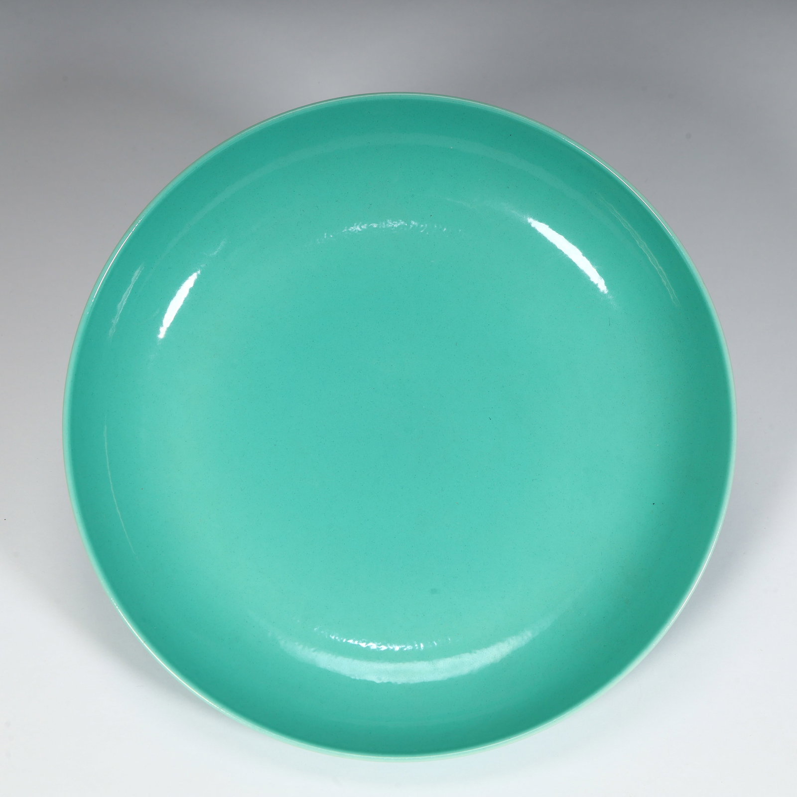 A turquoise green glazed plate from the Qing Dynasty: Turquoise green glazed plate of the Qing Dynasty Size:H:4cmxL:20cmxW:20cm W: 0.3955kg (The Dimensions Of All Batches Are Manually Measured.If You Need More Detailed Information, Please Contact Our