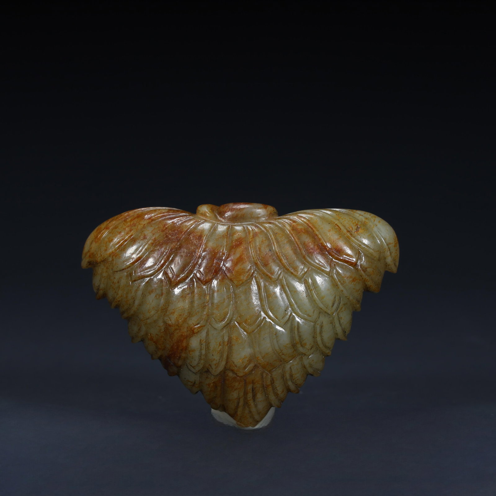 A butterfly-shaped ornament of Hetian jade from the Ming Dynasty: Hetian jade butterfly-shaped ornaments of the Ming Dynasty Size:H:4.8cmxL:6.8cm W: 0.0695kg (The Dimensions Of All Batches Are Manually Measured.If You Need More Detailed Information, Please Contact