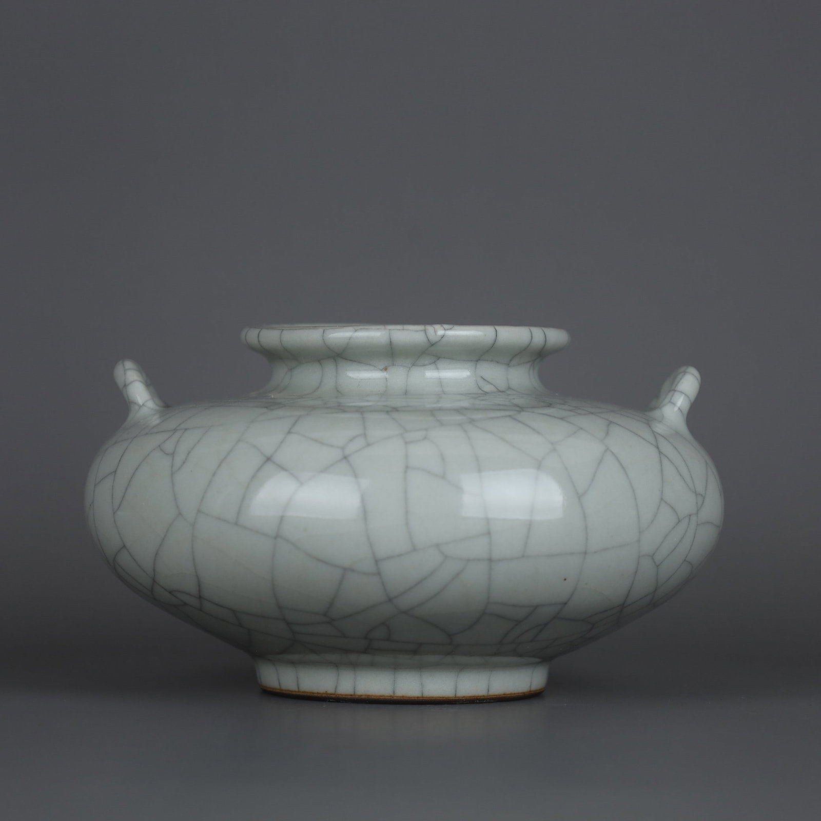 A jade glaze carved cloud bat pattern lace pen wash made in the Qianlong period of the Qing Dynasty (1 of 9)