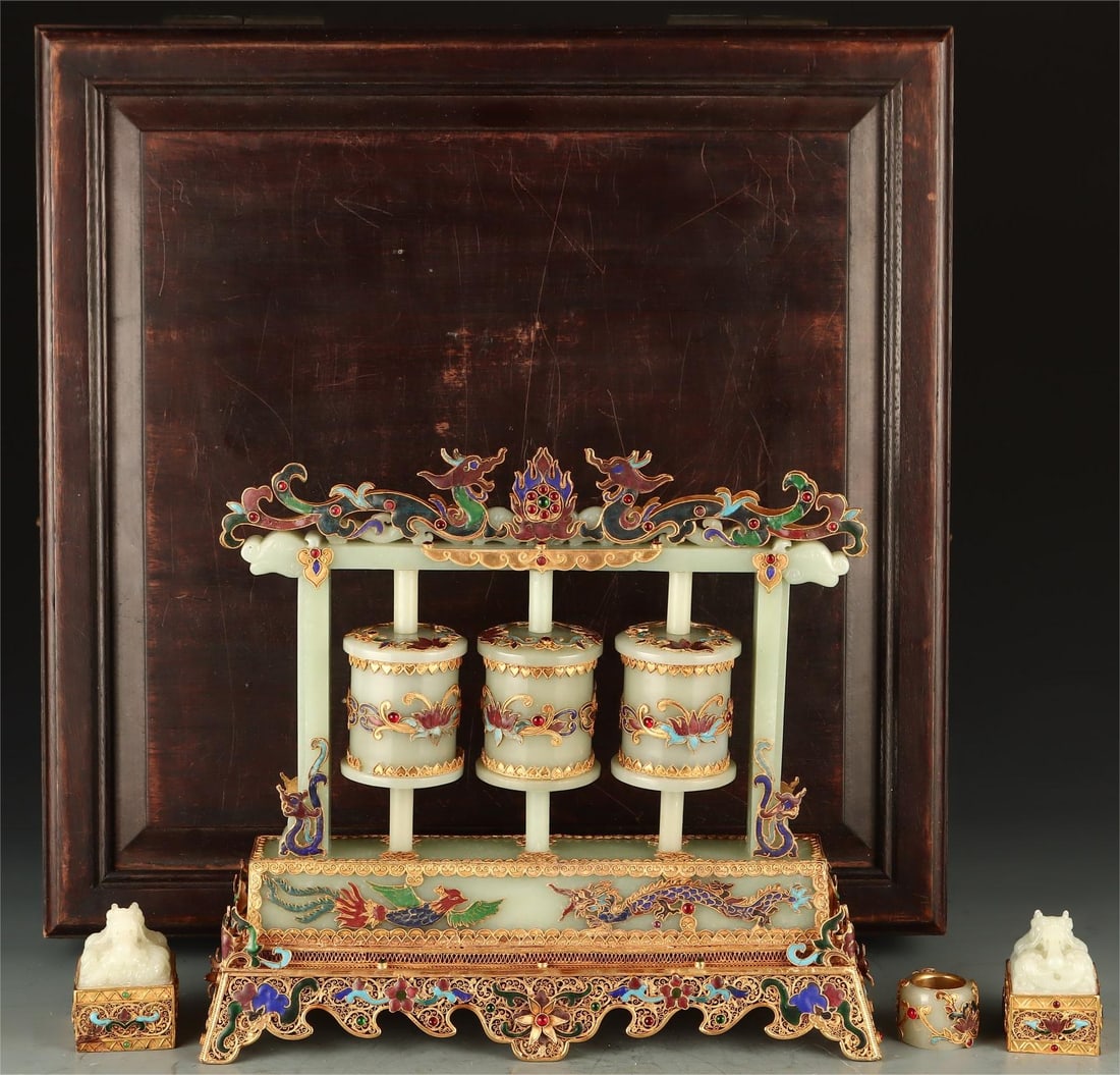 A beautiful Hetian jade prayer wheel (1 of 9)