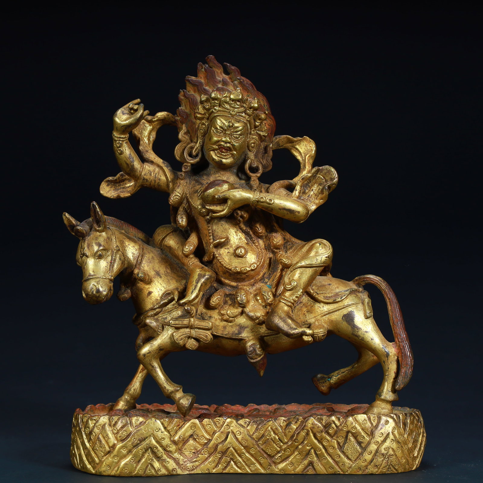 A bronze gilt white God of Wealth statue of the Qing Dynasty: The bronze gilt white God of Wealth statue of the Qing Dynasty Size:H:16.5cmxL:14cmxW:5.8cm W: 1.5kg (The Dimensions Of All Batches Are Manually Measured.If You Need More Detailed Information, Please 